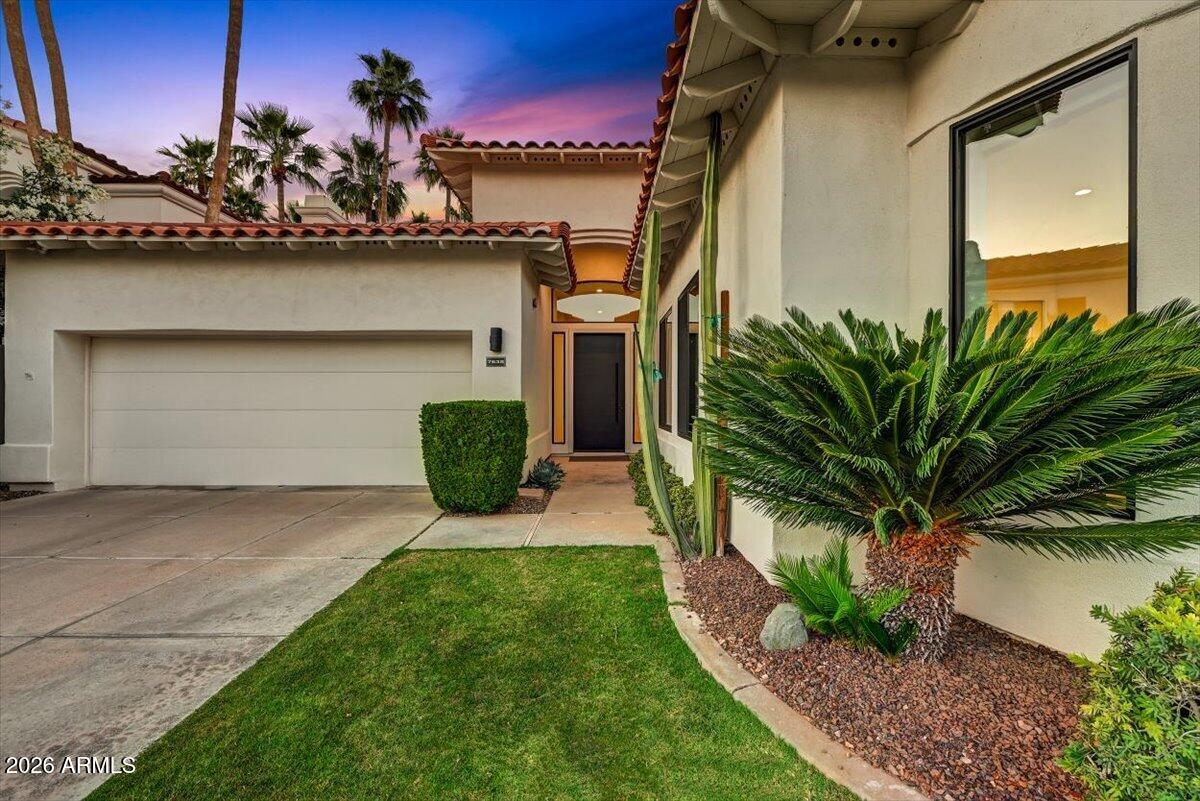 7638 E CACTUS WREN Road