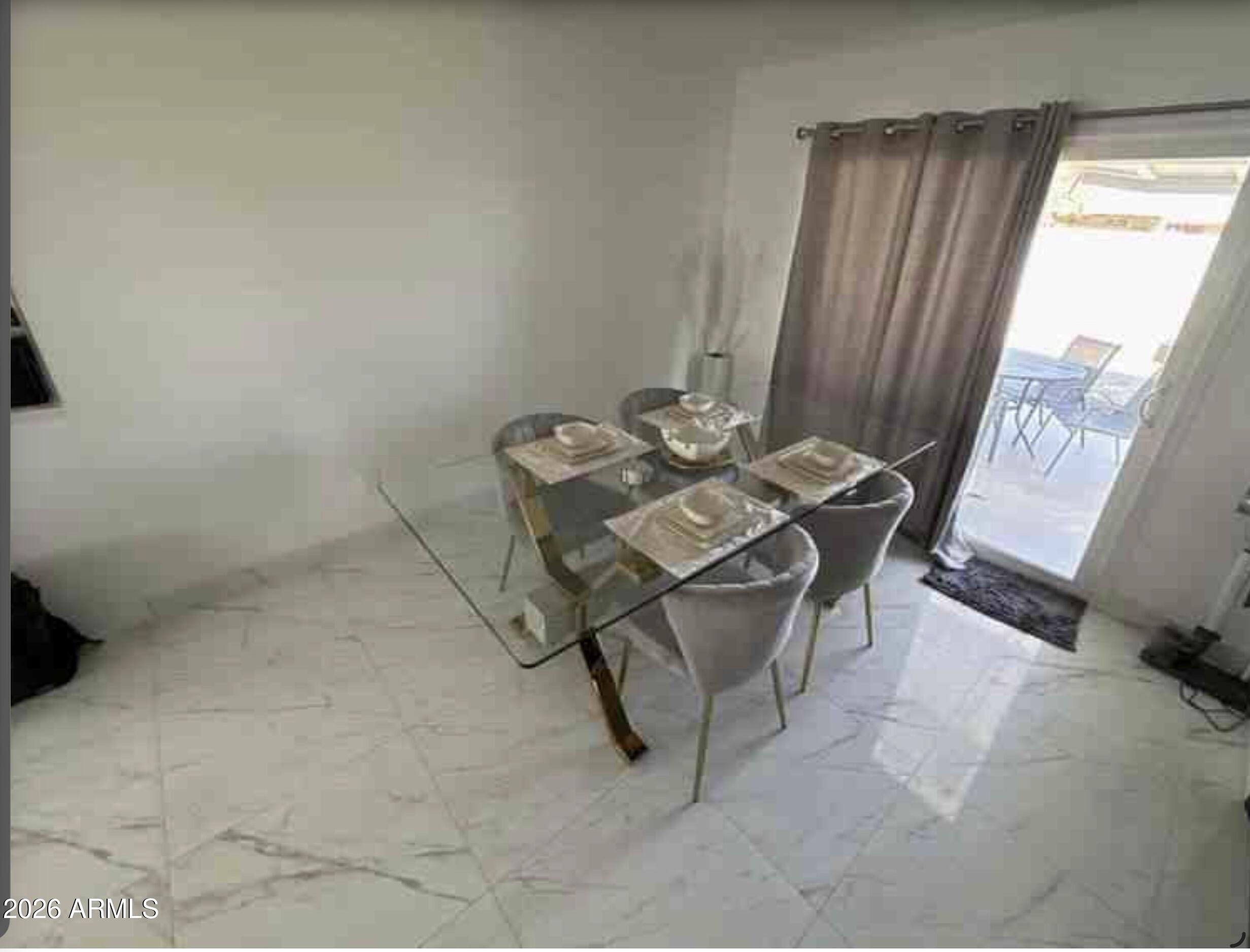 8830 W GLENROSA Avenue