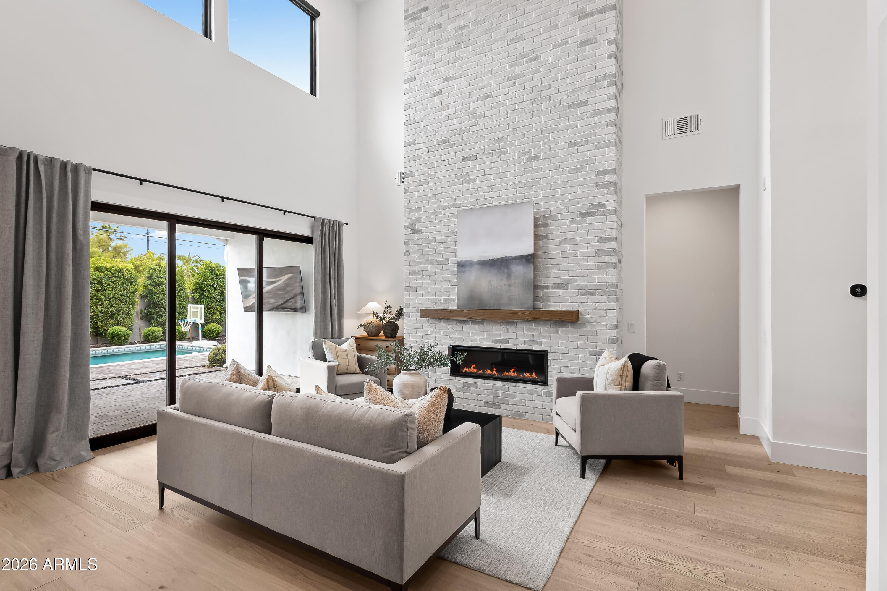 5513 E VERDE Lane