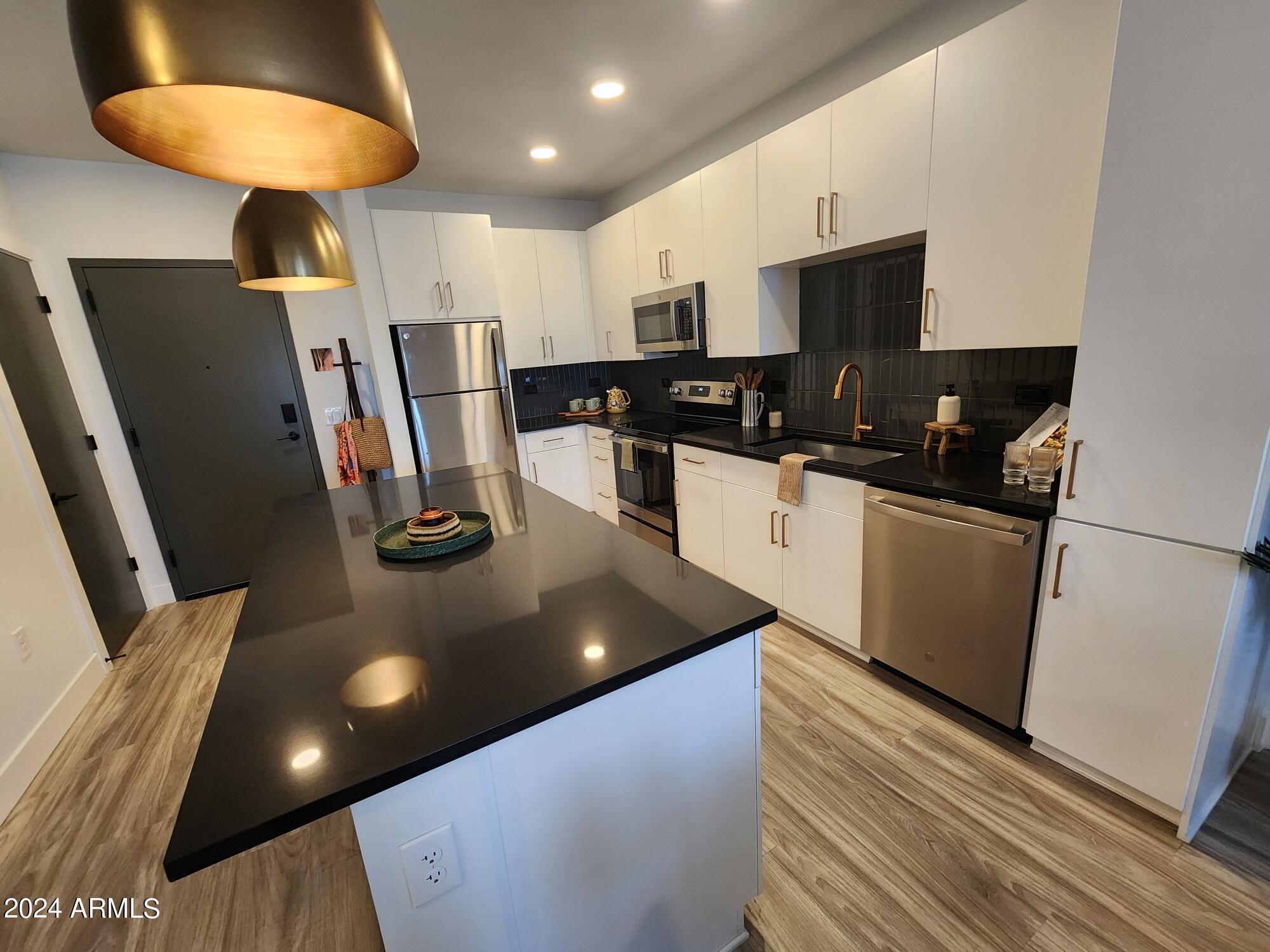 1727 E Pecos Road A6