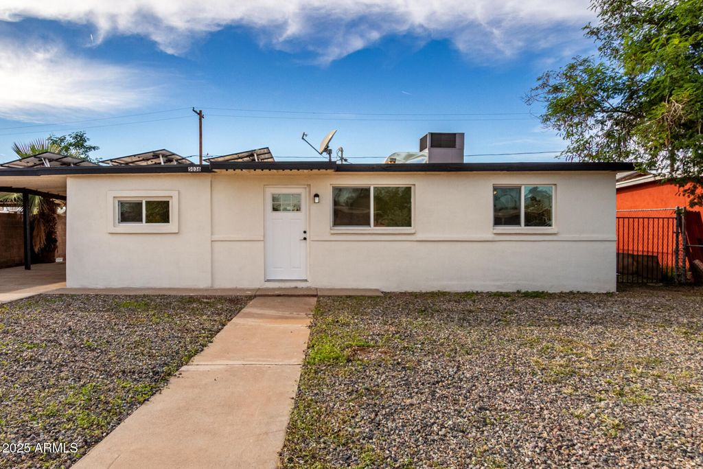 Photo of 5036 S 36th Avenue, Phoenix, AZ 85041 (MLS # 6952169)