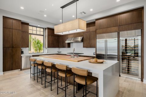 2 BILTMORE Estate 207 Phoenix AZ 85016