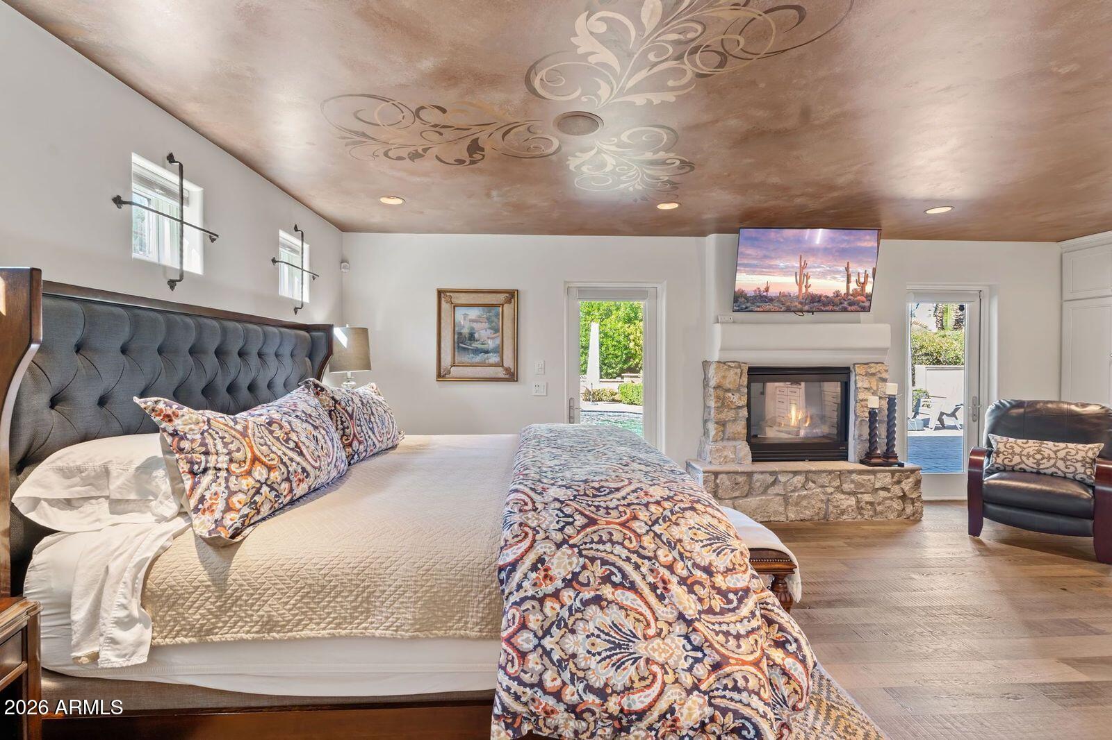 PARADISE VALLEY COUNTRY ESTATES - Residential