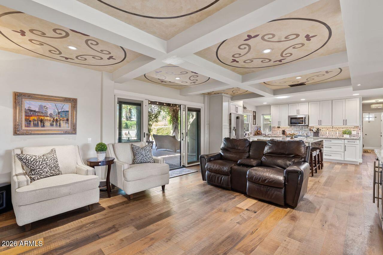 PARADISE VALLEY COUNTRY ESTATES - Residential