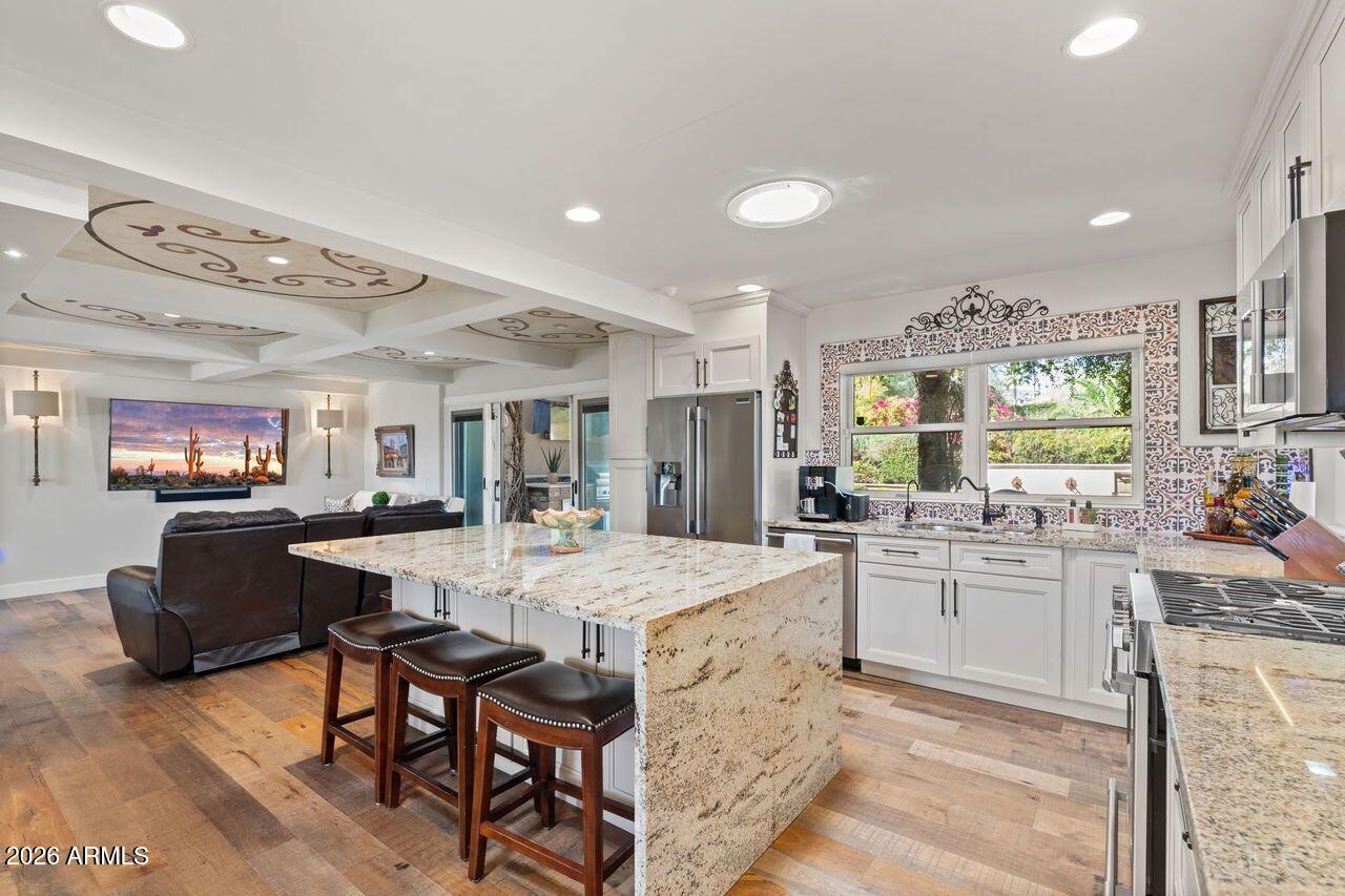 PARADISE VALLEY COUNTRY ESTATES - Residential