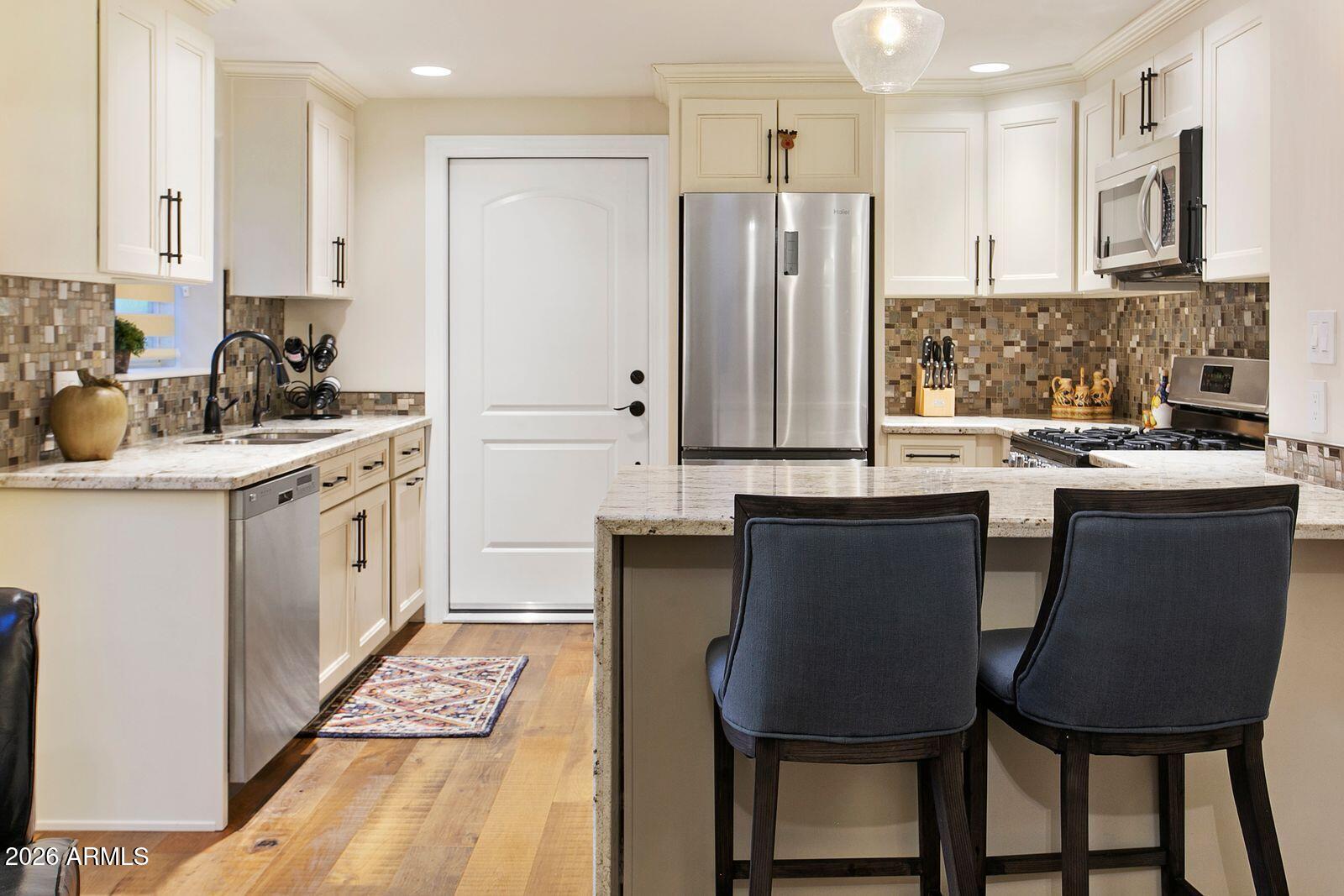 PARADISE VALLEY COUNTRY ESTATES - Residential