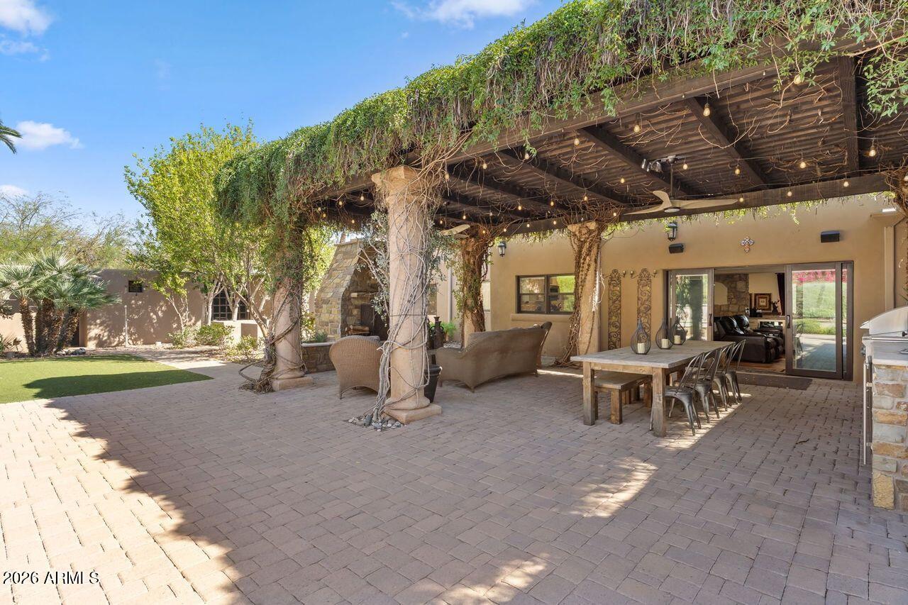 PARADISE VALLEY COUNTRY ESTATES - Residential