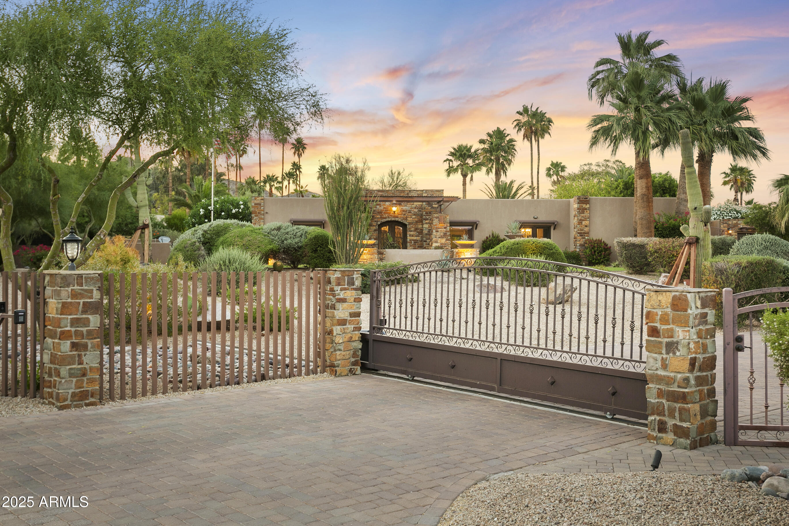 4836 E MOONLIGHT Way