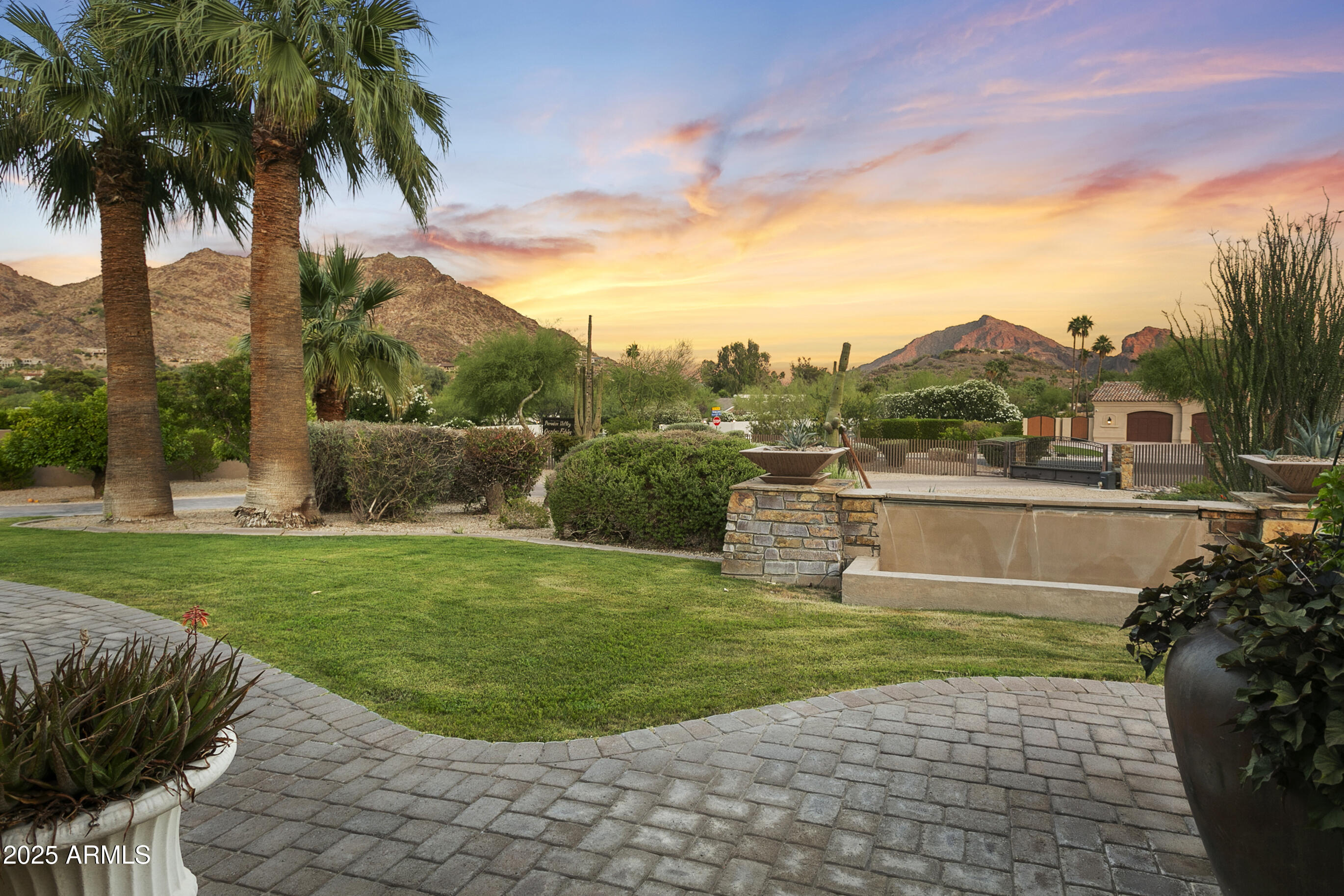 4836 E MOONLIGHT Way