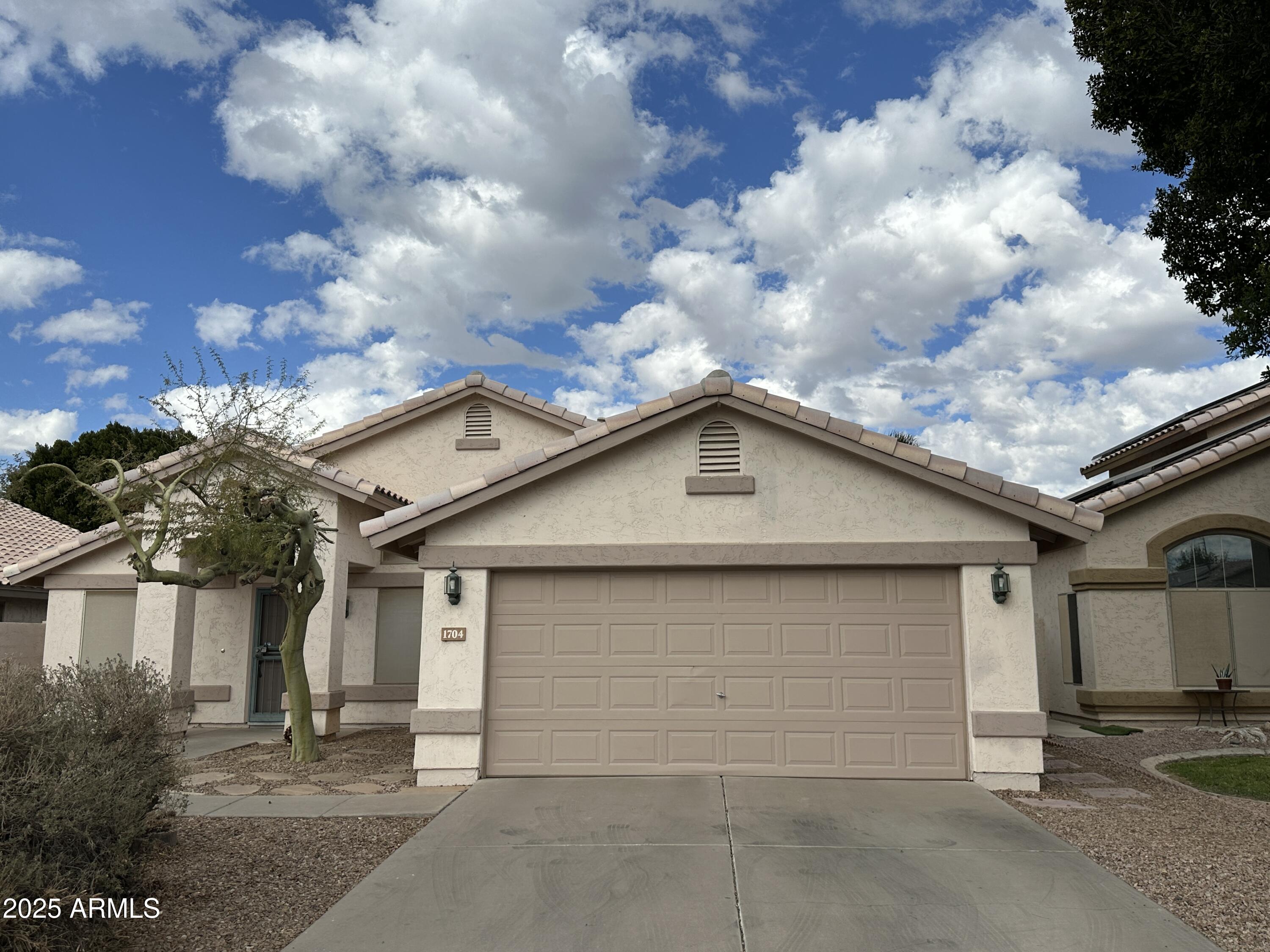 1704 E REDFIELD Road
