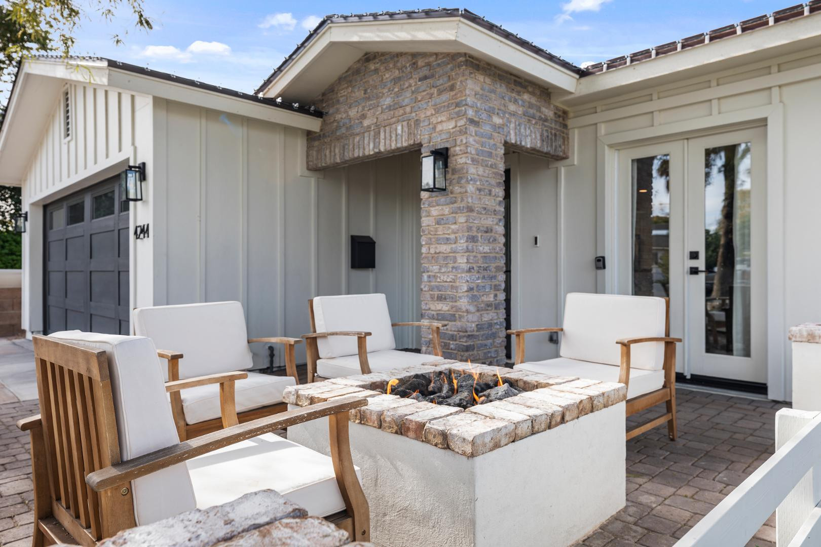 4244 N 35th Place