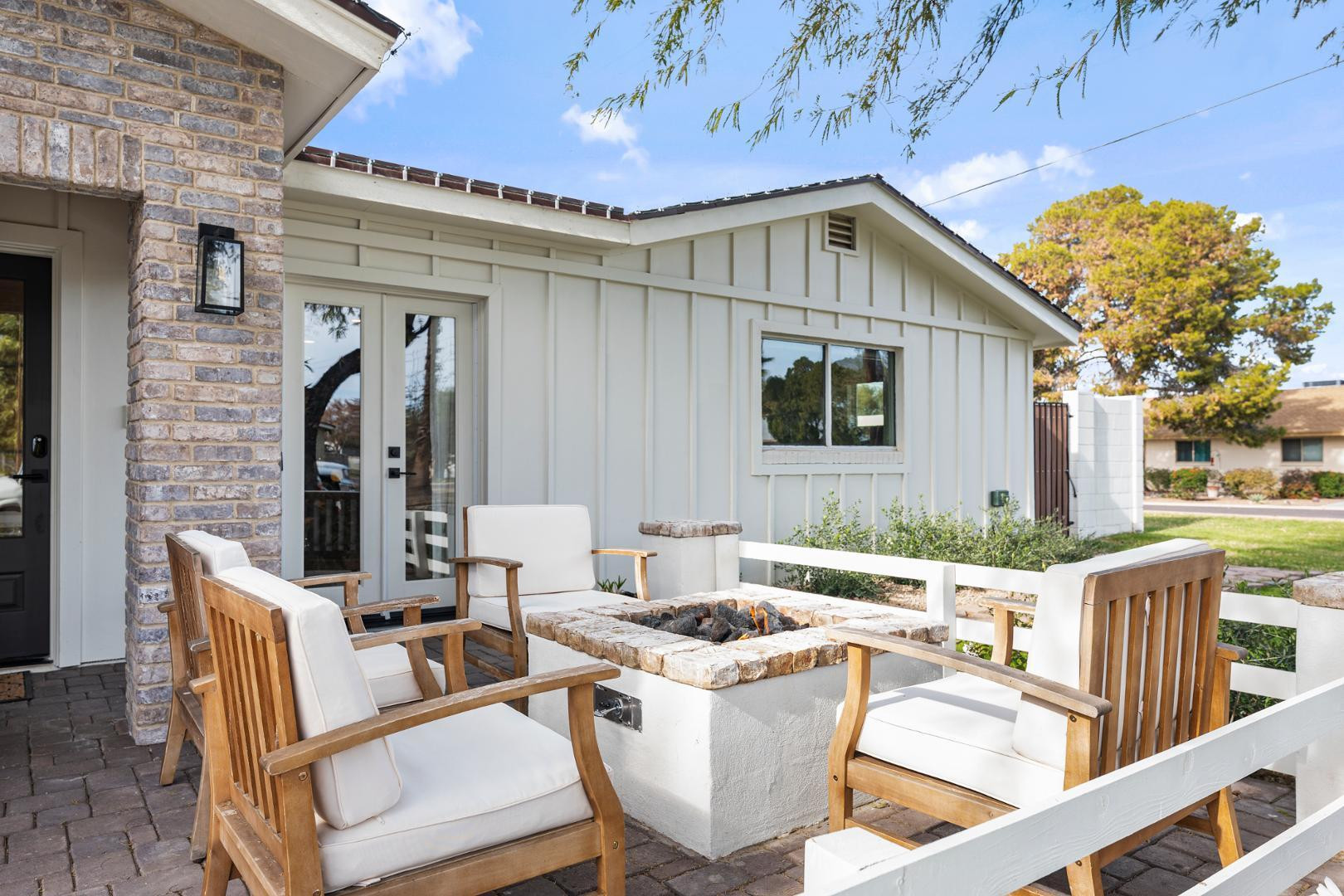 4244 N 35th Place
