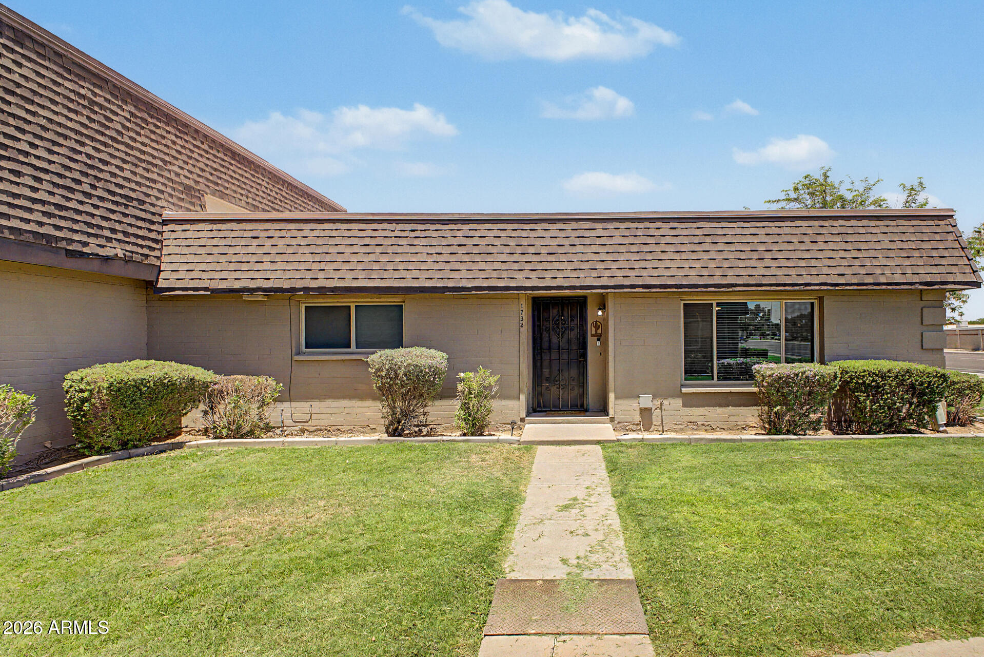 1733 E ELLIS Drive