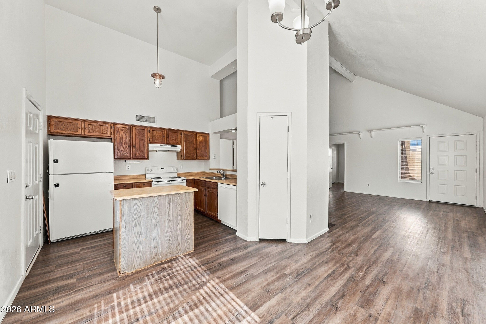 2235 W ROSE GARDEN Lane