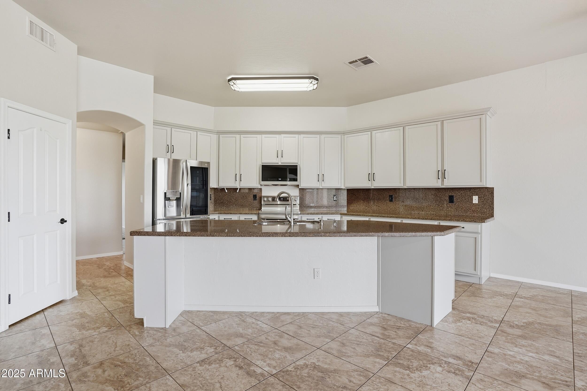 1151 S SANDSTONE Street