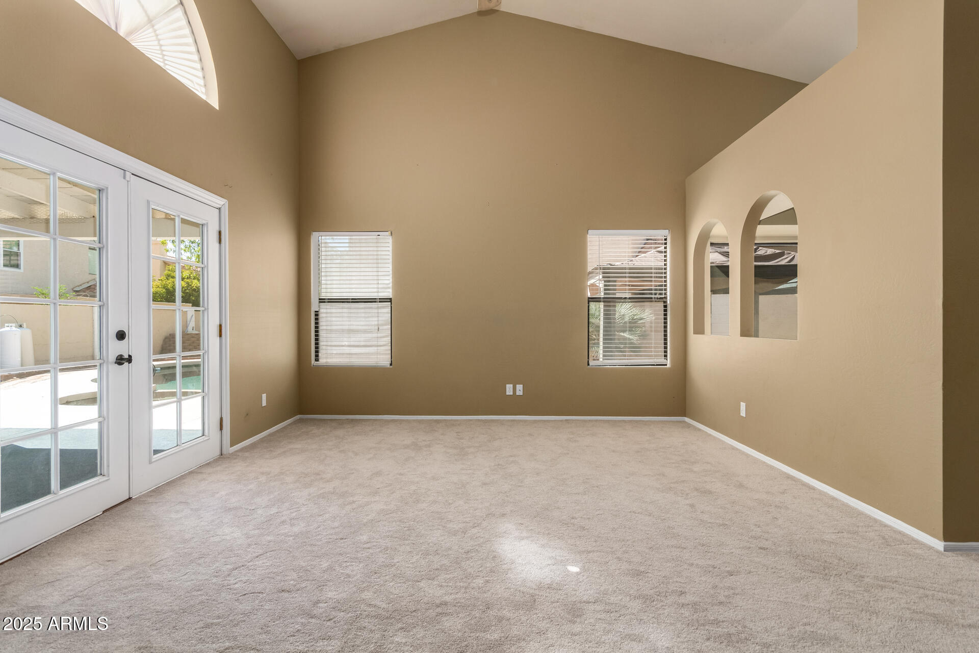 830 N CHOLLA Street
