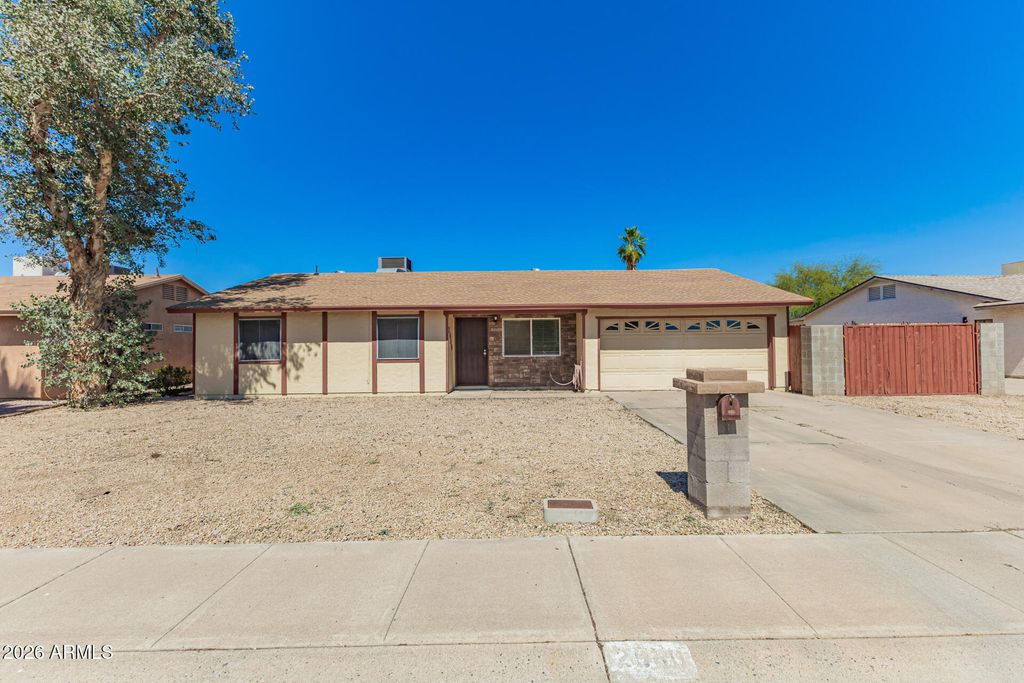 Photo of 2040 E Monte Cristo Avenue, Phoenix, AZ 85022 (MLS # 7000759)
