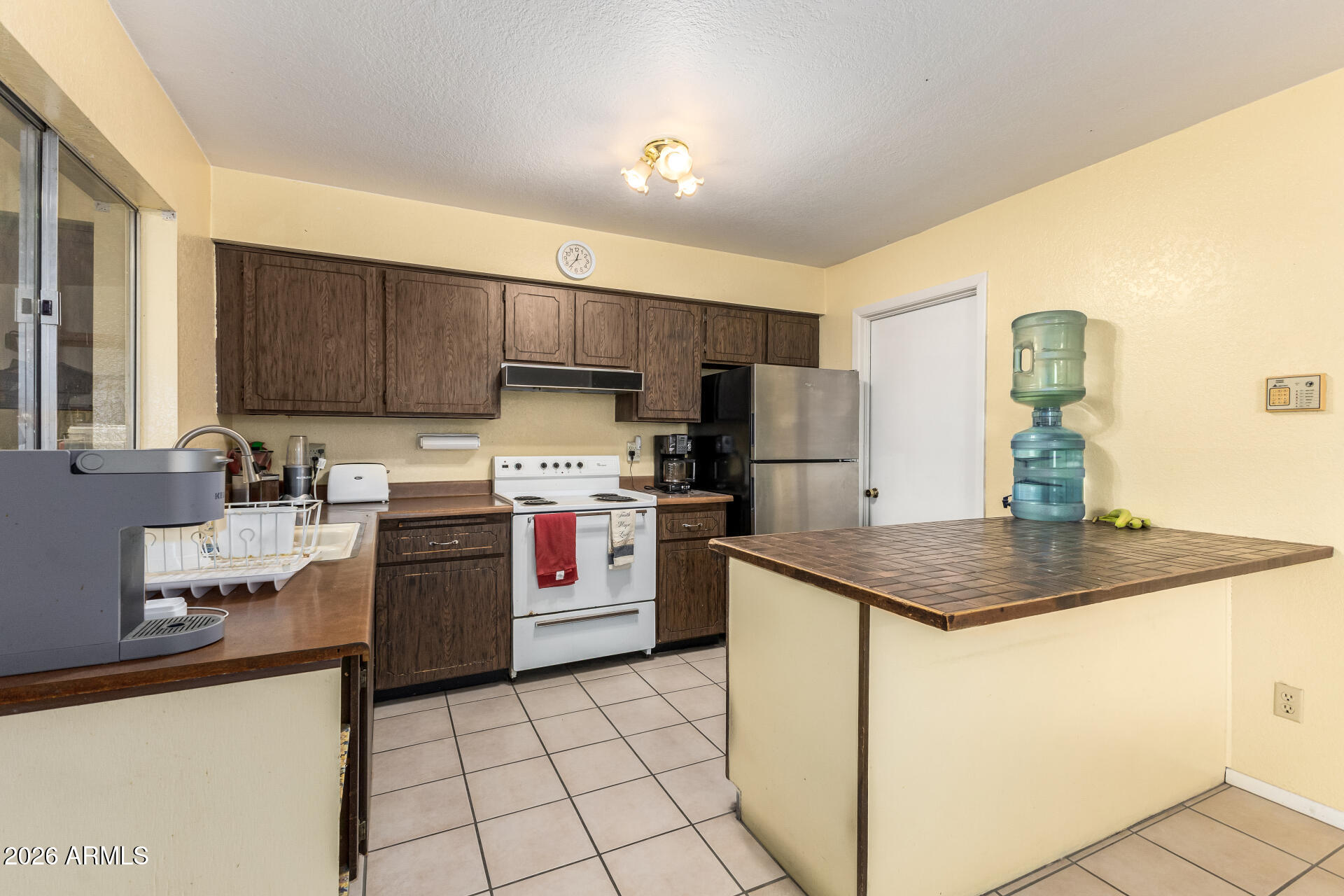 2040 E MONTE CRISTO Avenue