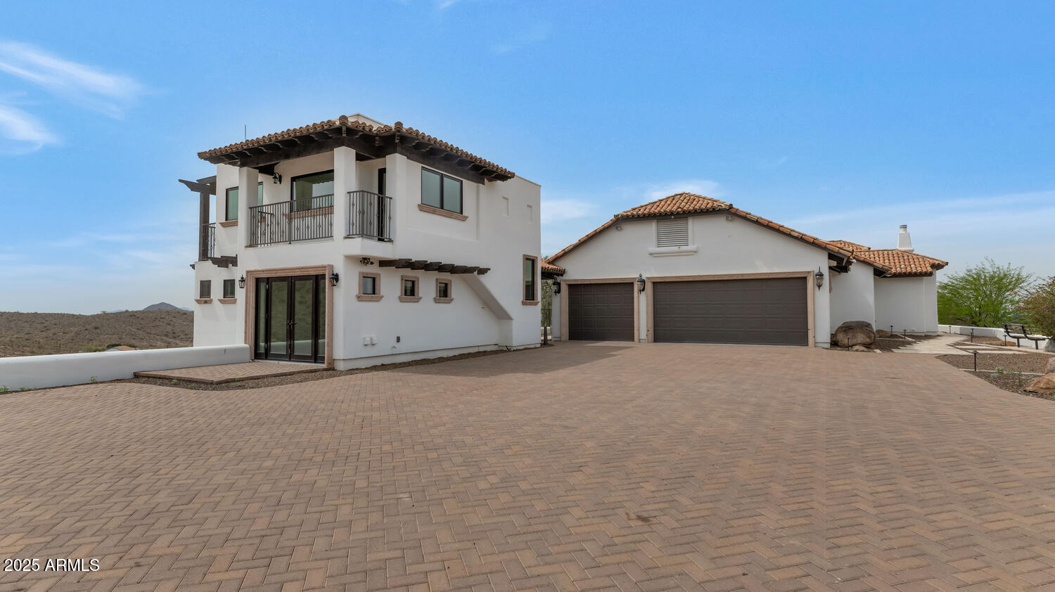 301 E JOMAX Road
