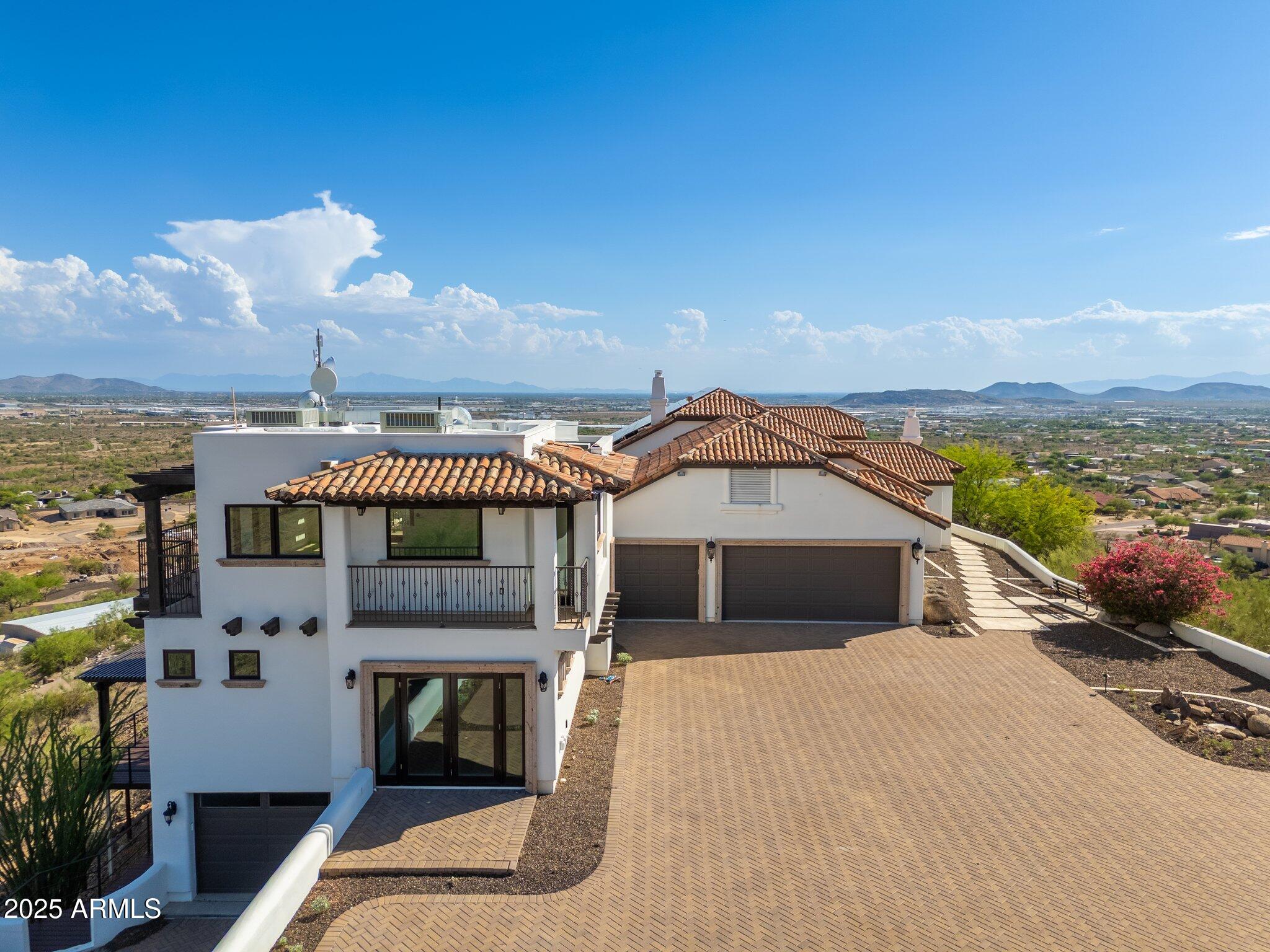 301 E JOMAX Road