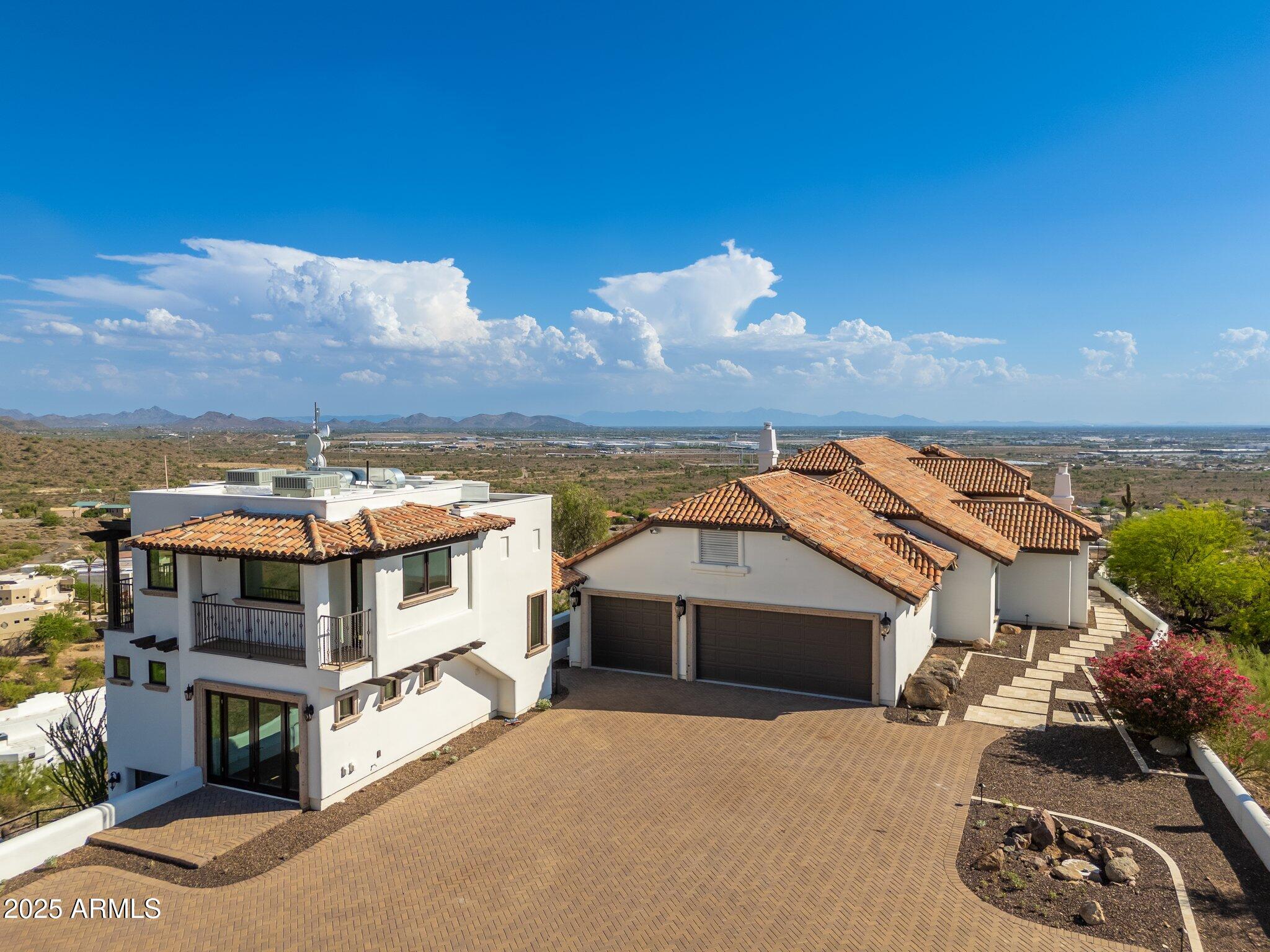 301 E JOMAX Road