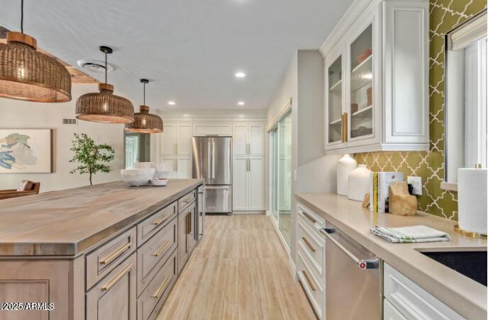 2551 E MISSOURI Avenue