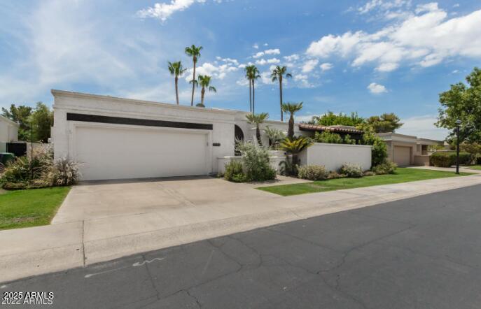 2551 E MISSOURI Avenue