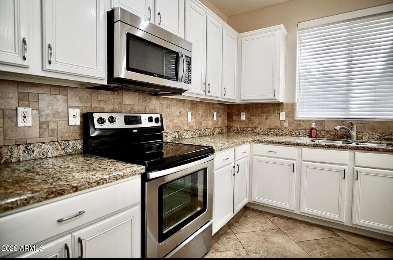 6815 W MORNING VISTA Drive