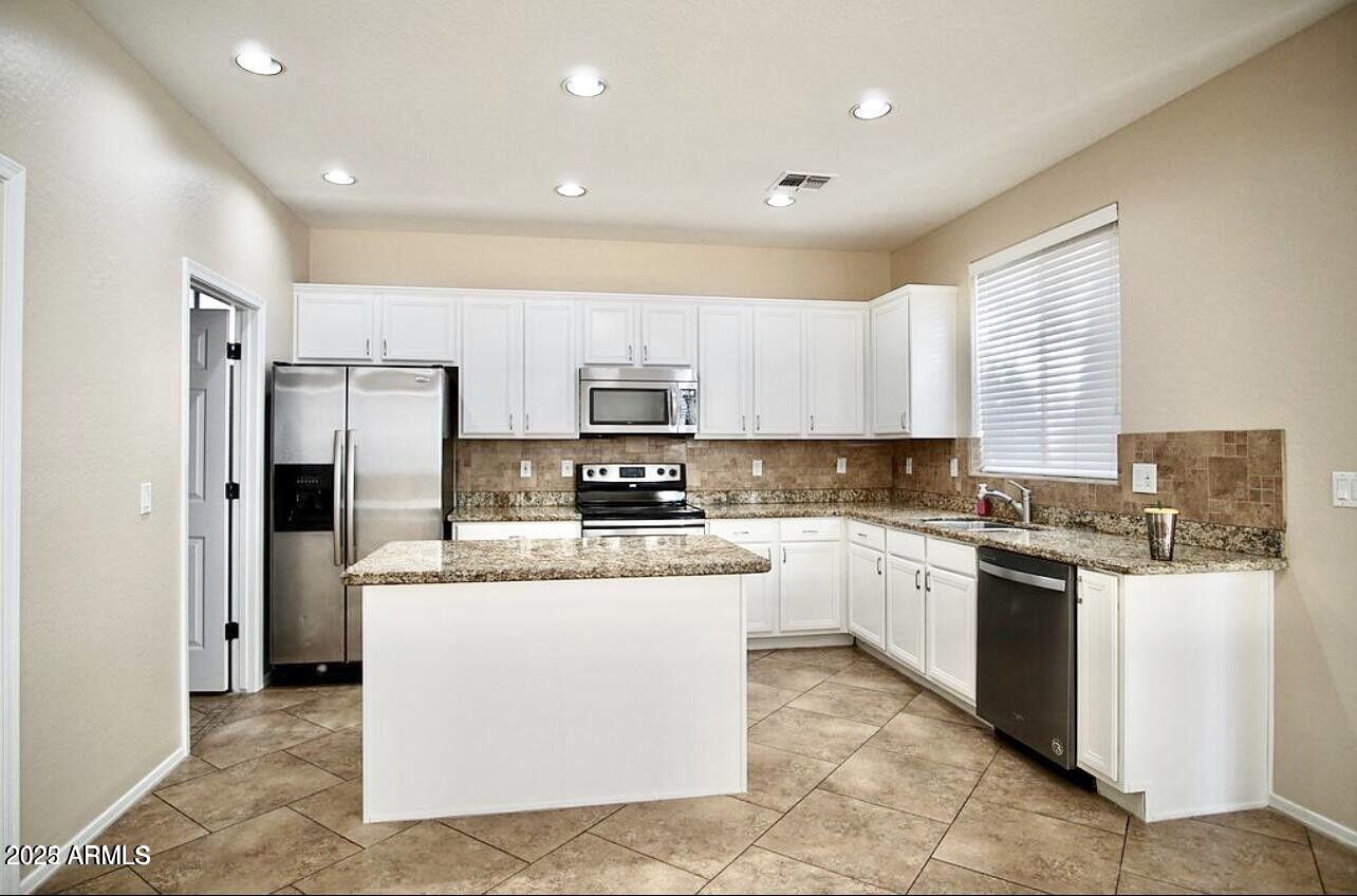 6815 W MORNING VISTA Drive