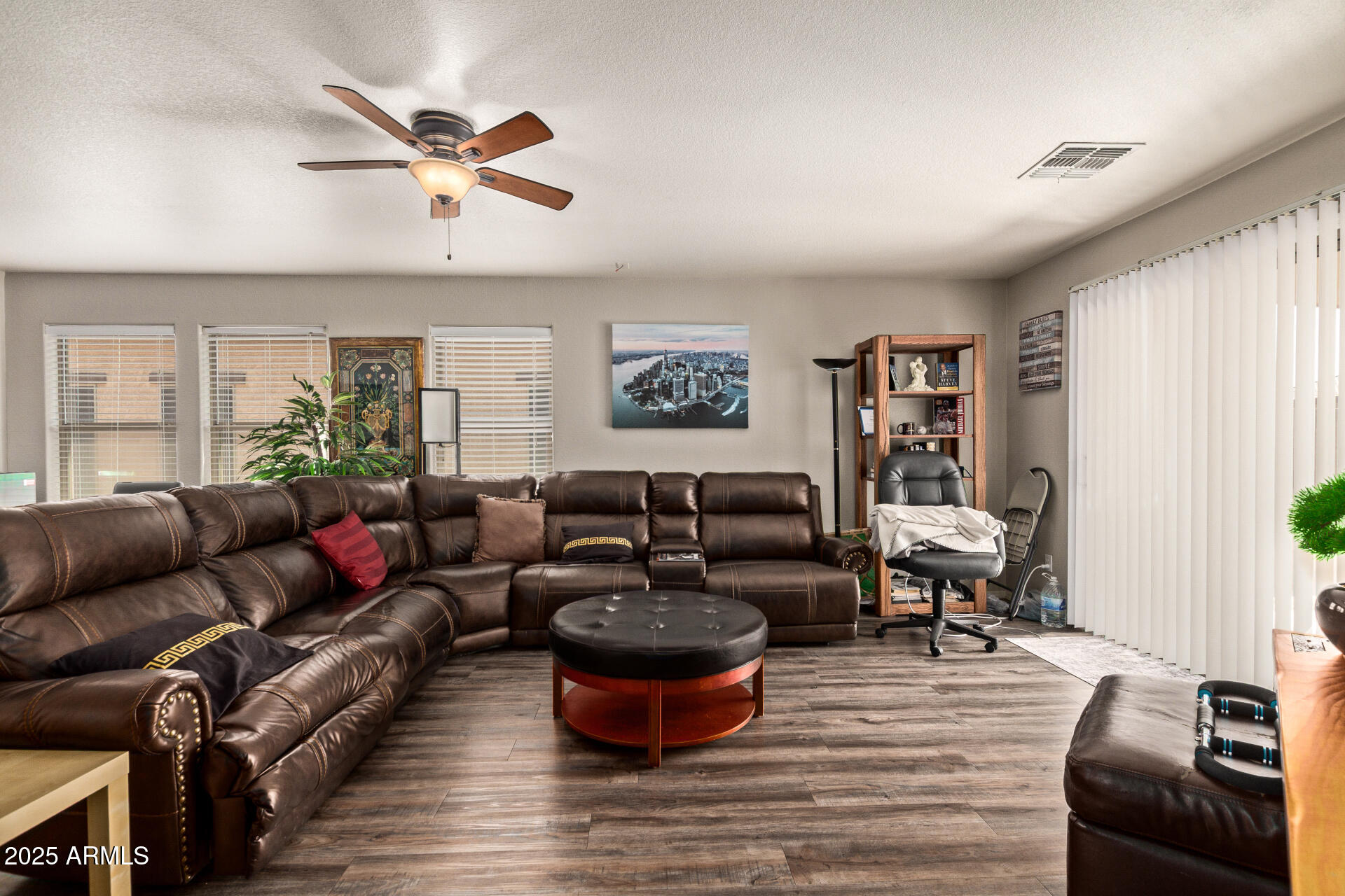 809 E COWBOY COVE Trail