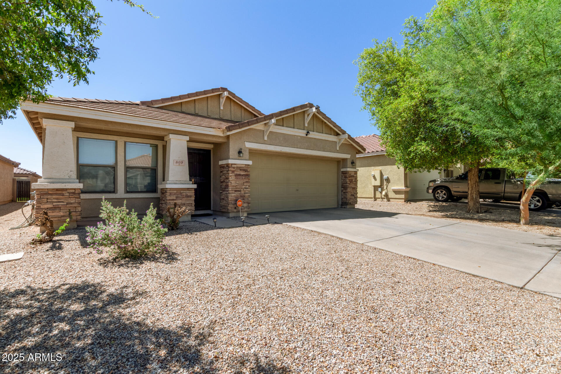 809 E COWBOY COVE Trail