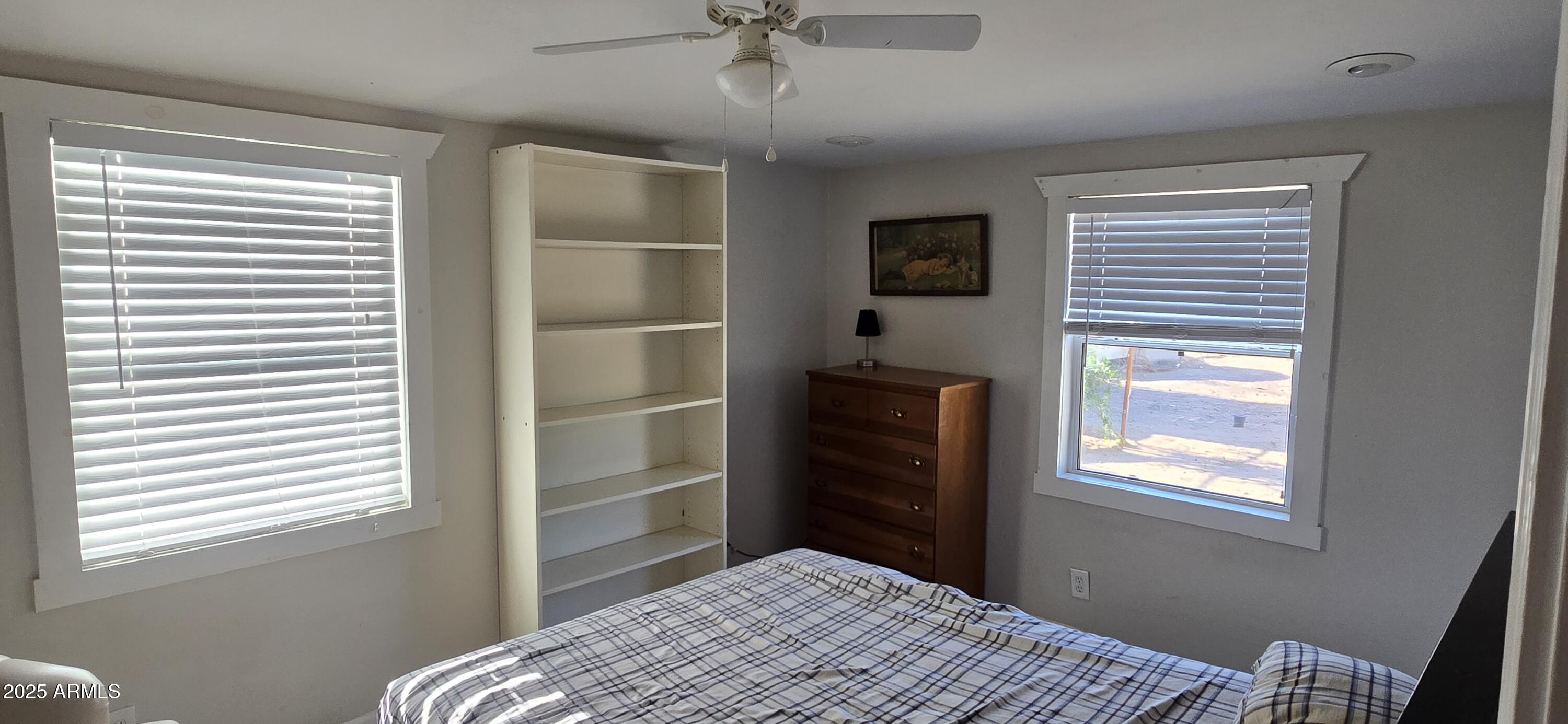 1122 E FILLMORE Street