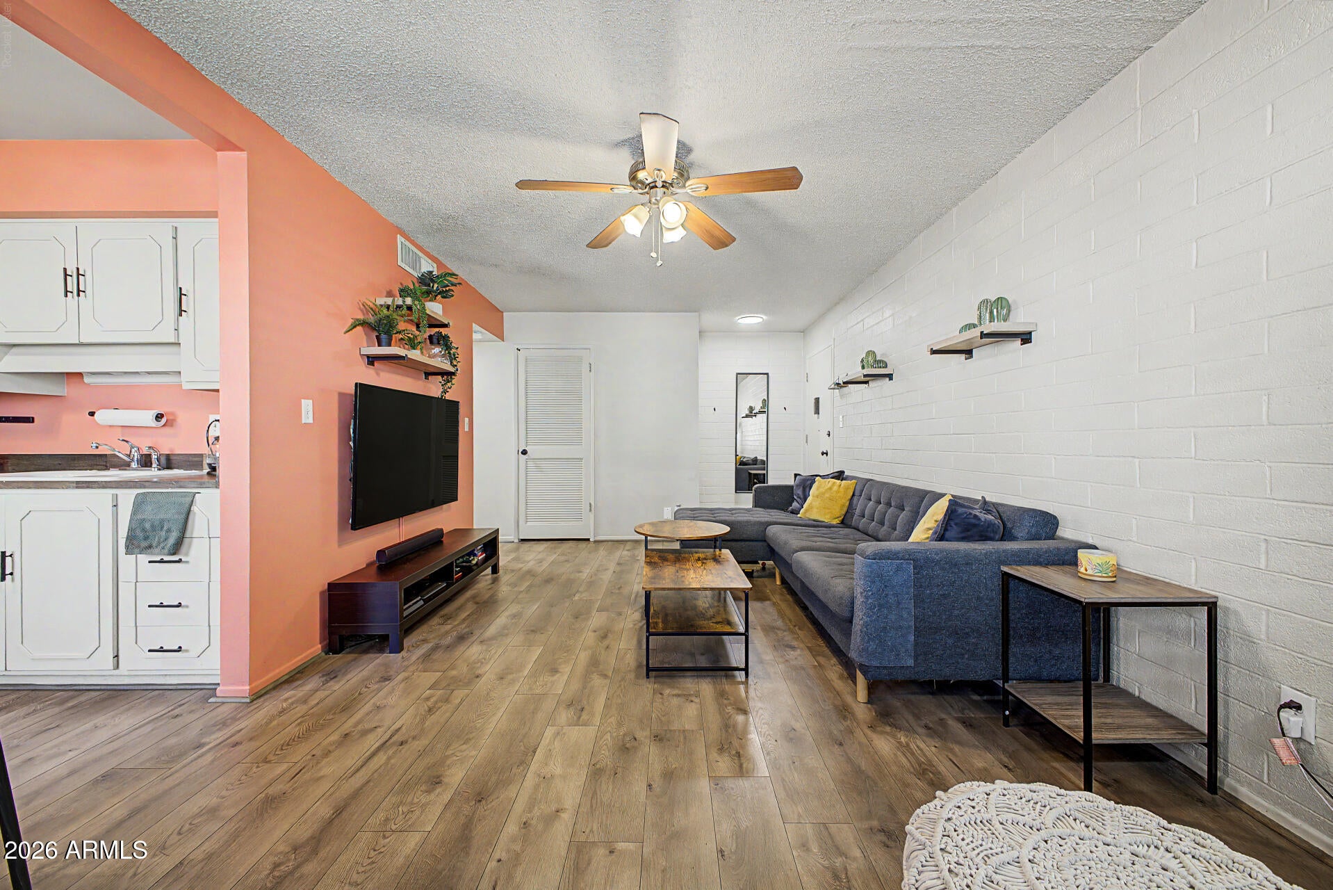 8211 E GARFIELD Street J111