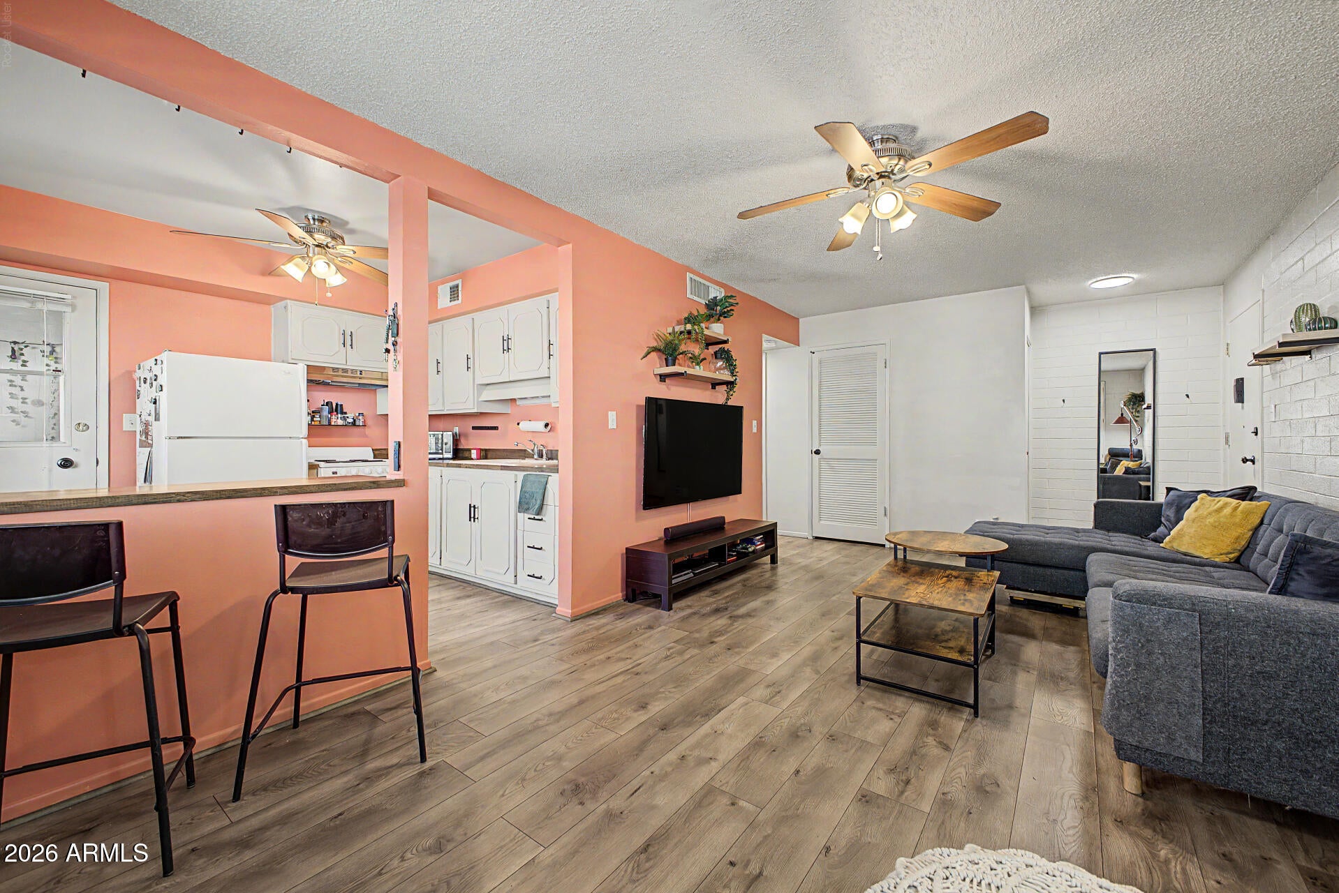 8211 E GARFIELD Street J111