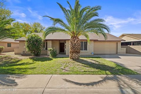 Photo of 6131 W Desert Hills Drive, Glendale, AZ 85304 (MLS # 6930735)