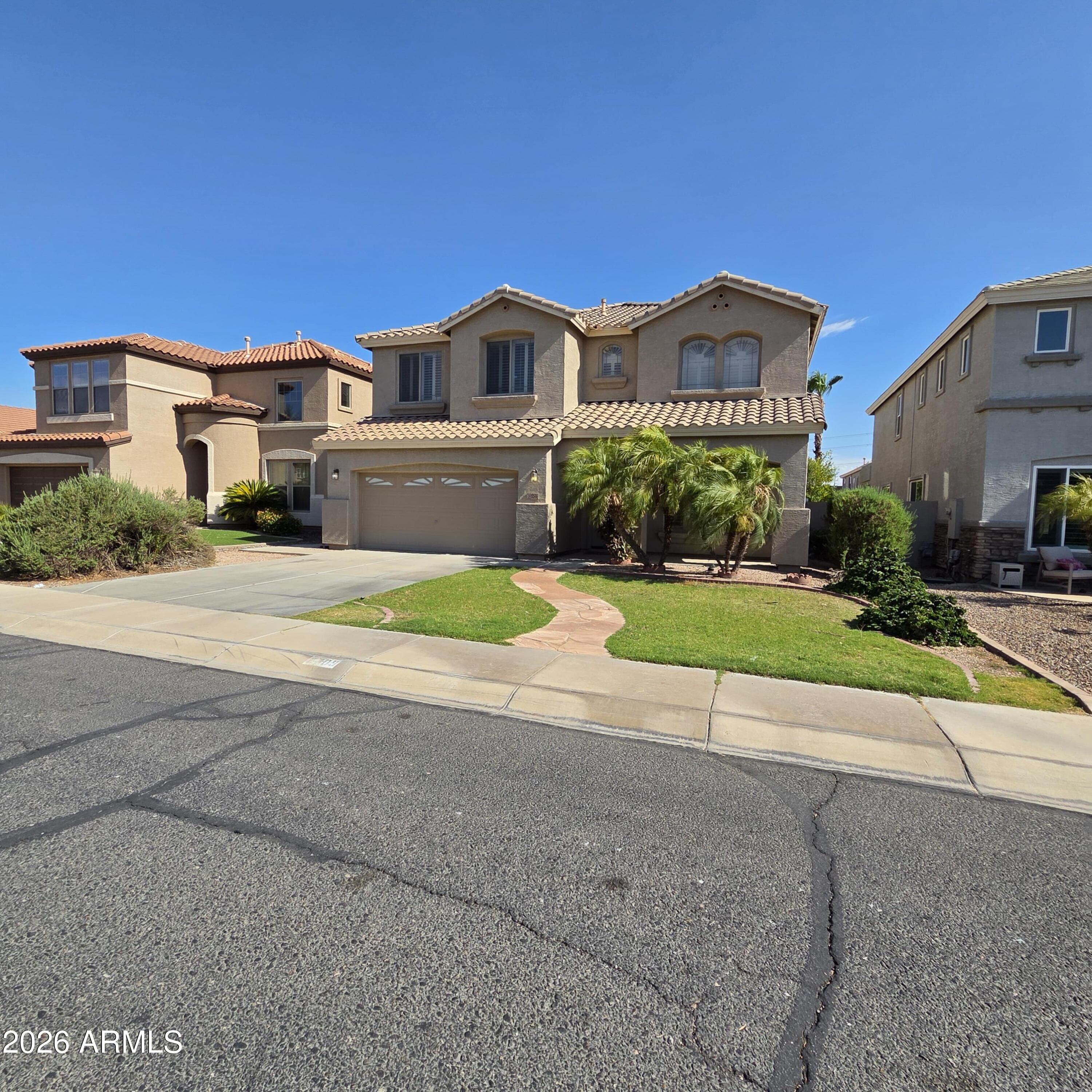 2709 W Redwood Lane