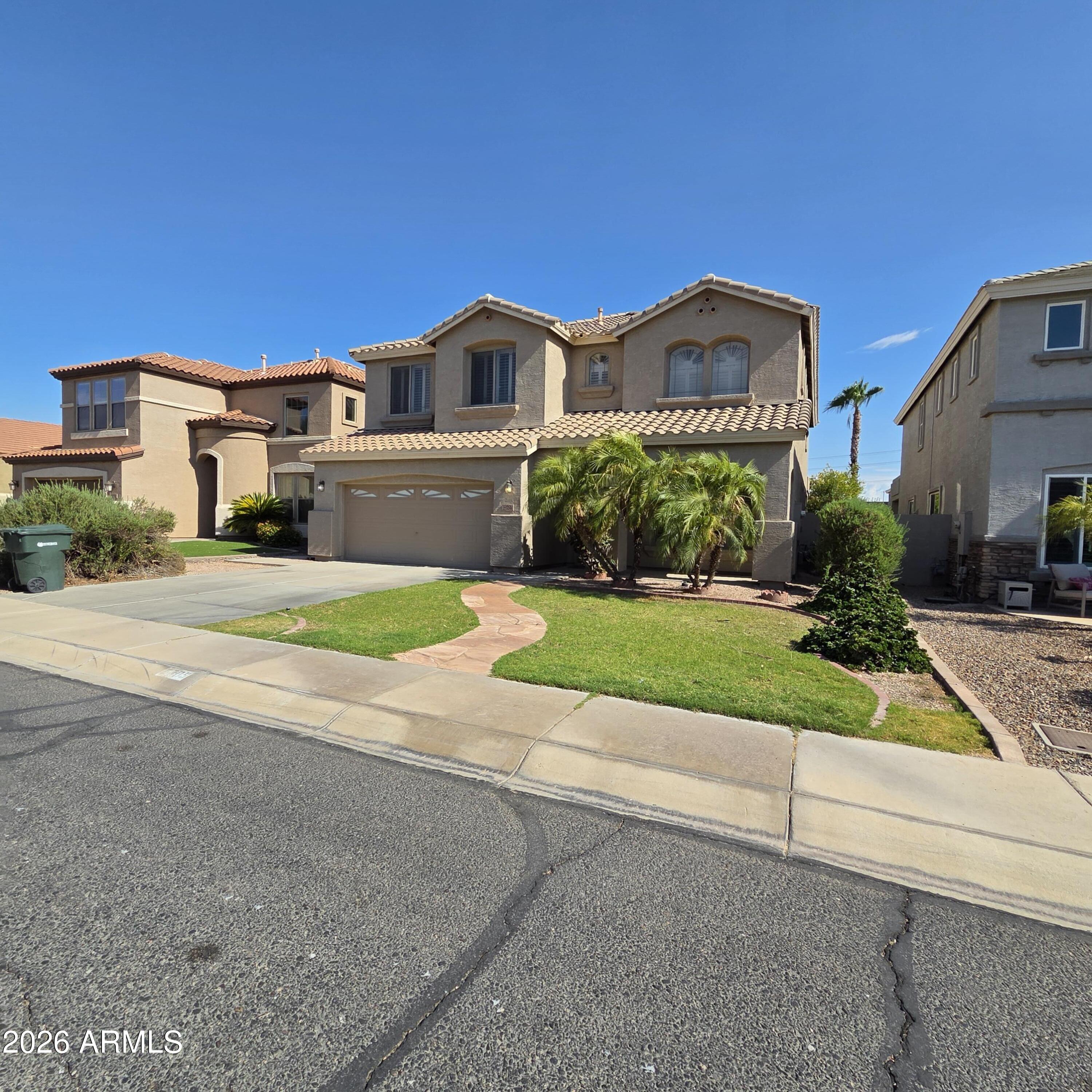 2709 W Redwood Lane