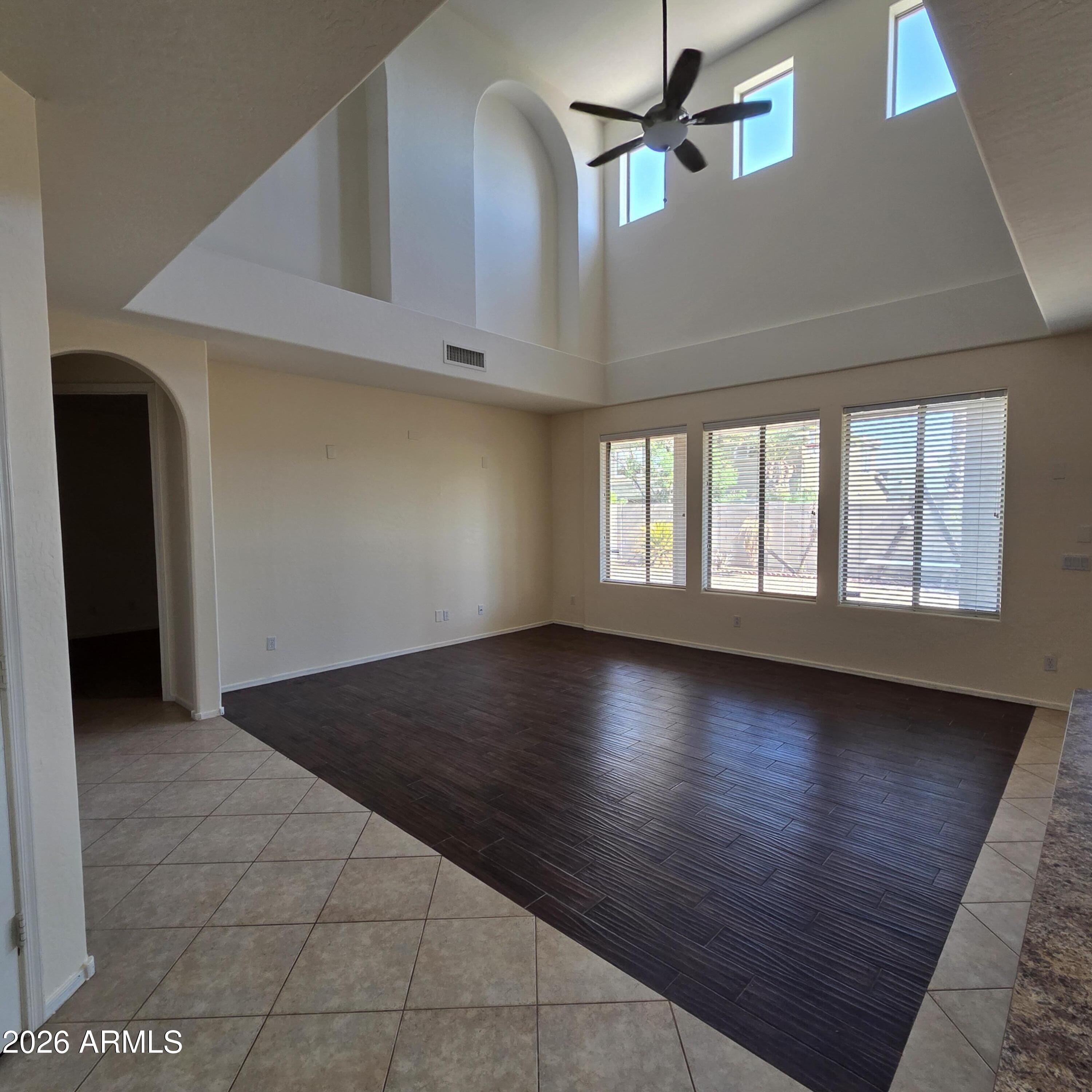 2709 W Redwood Lane