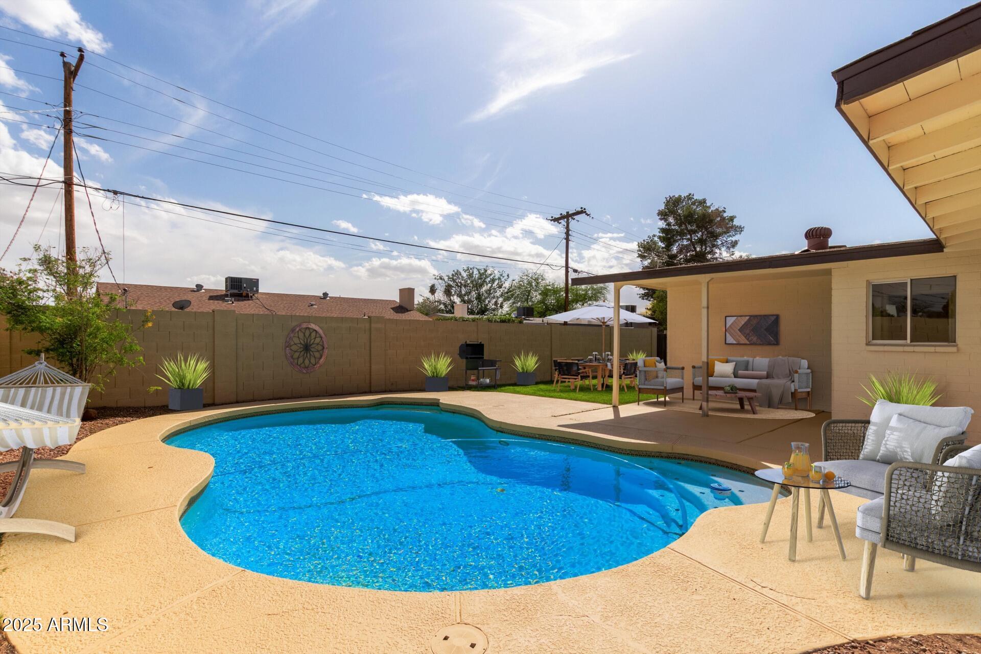 1143 E BISHOP Drive