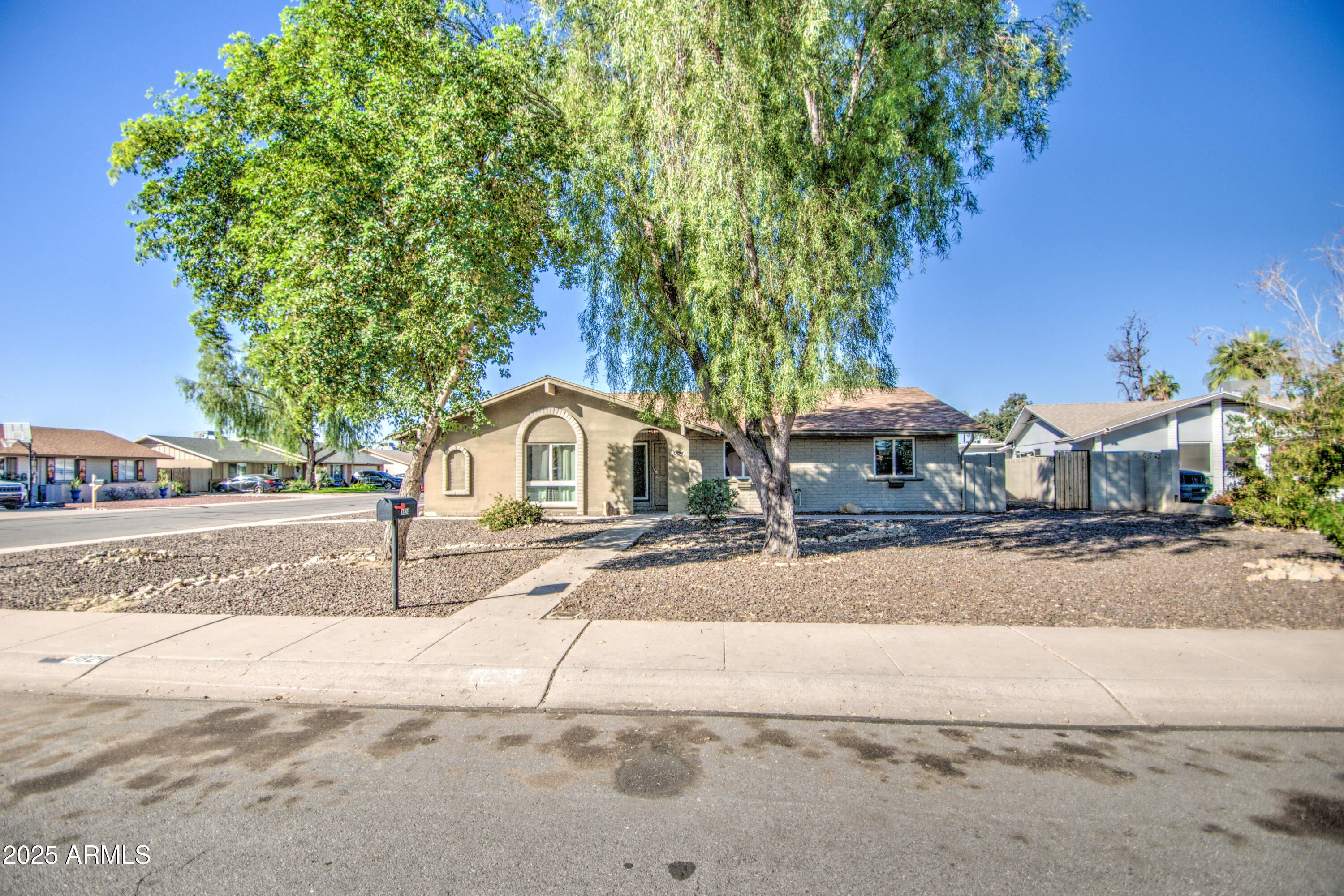 3824 W SHANGRI LA Road