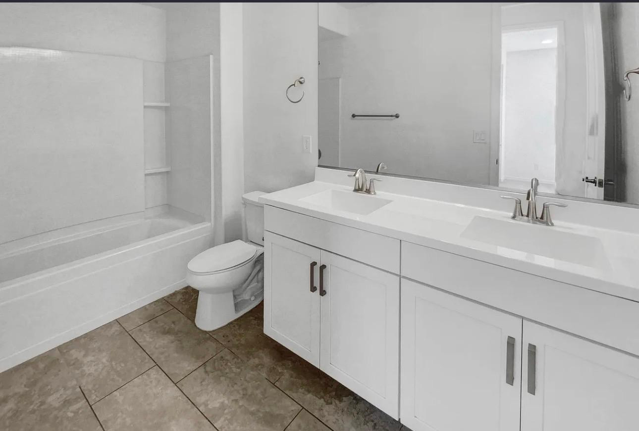 6418 W Mark Lane