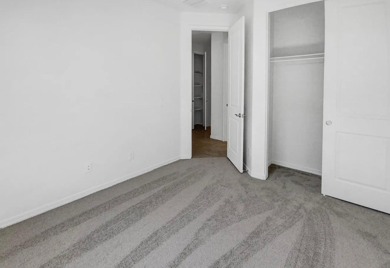 6418 W Mark Lane