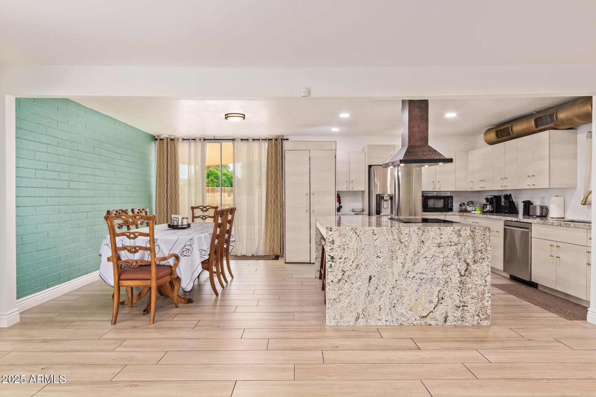 Homes 3 213 E LA MAR Boulevard