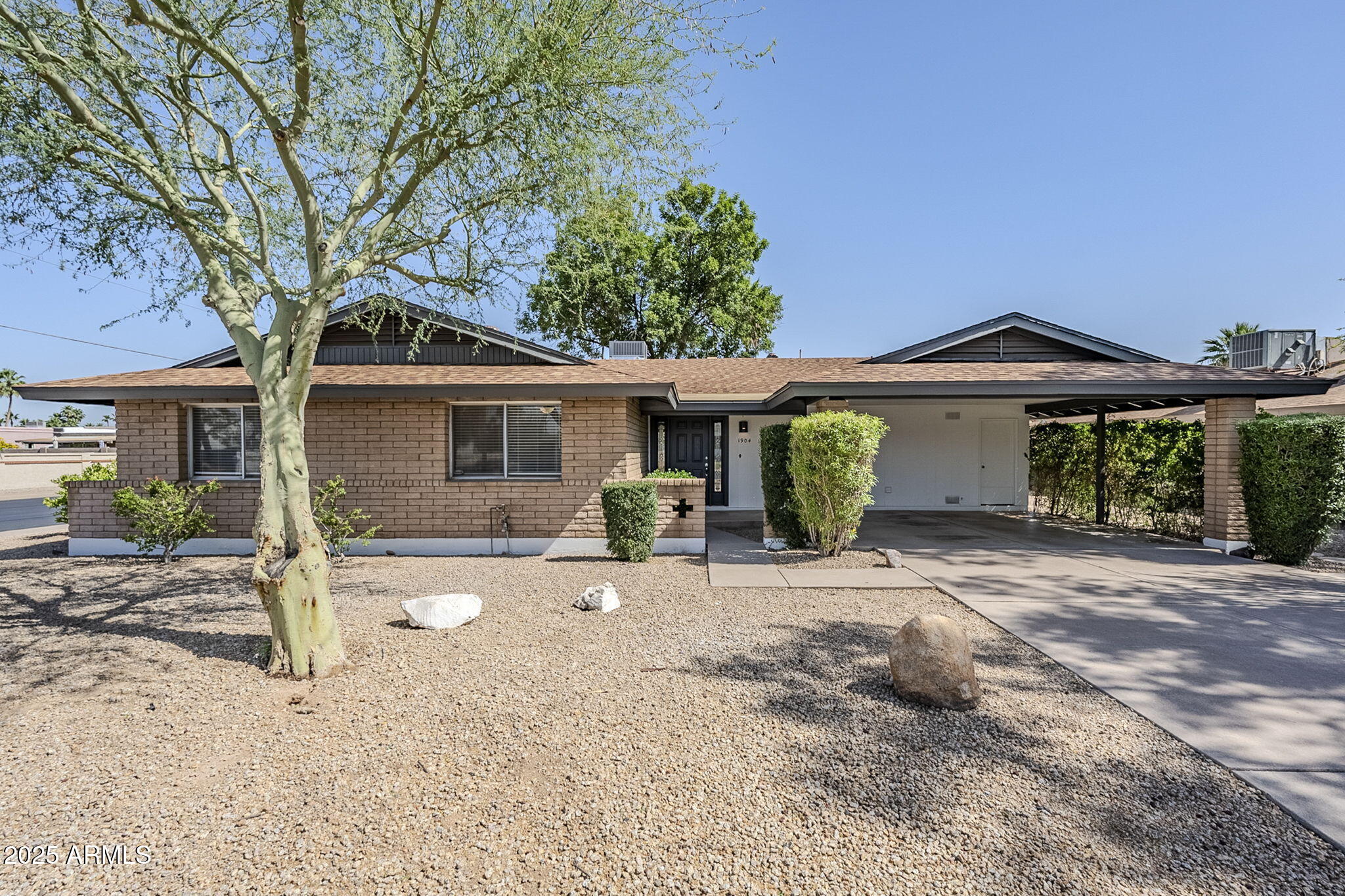 1904 E MANHATTON Drive