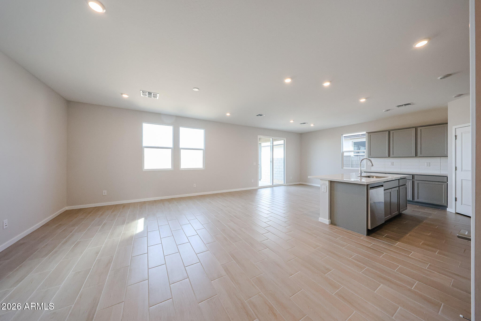 5899 E SIDEOATS Way