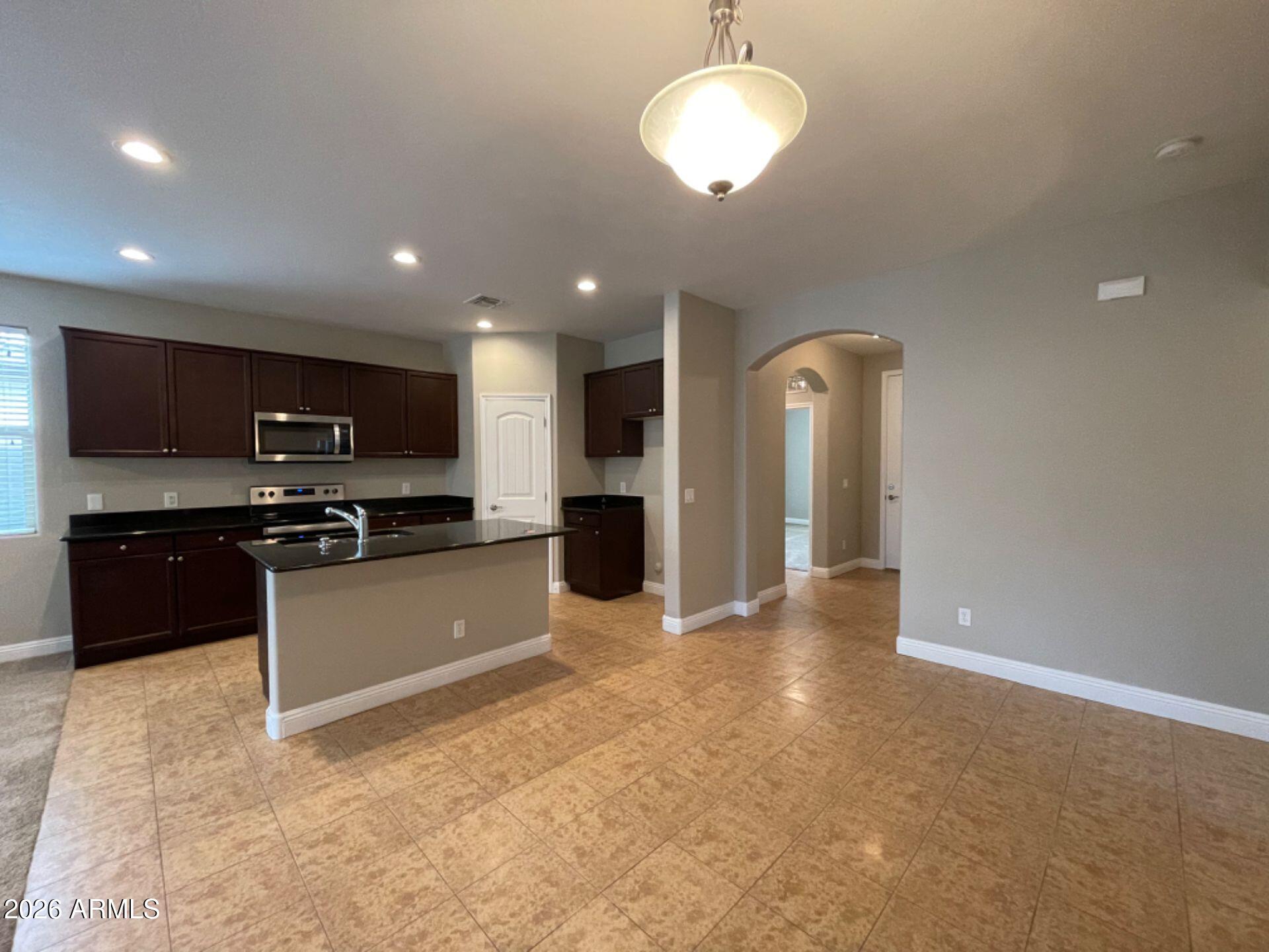 1728 W LOEMANN Drive