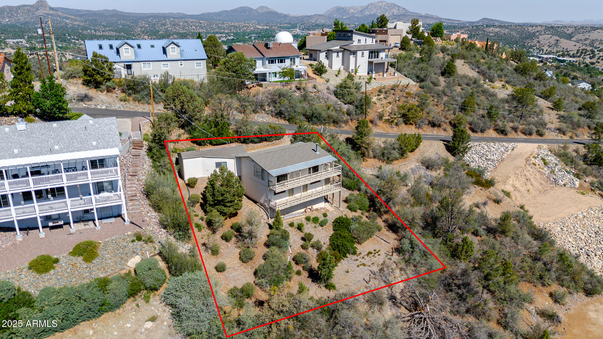 633 W ROBINSON Drive