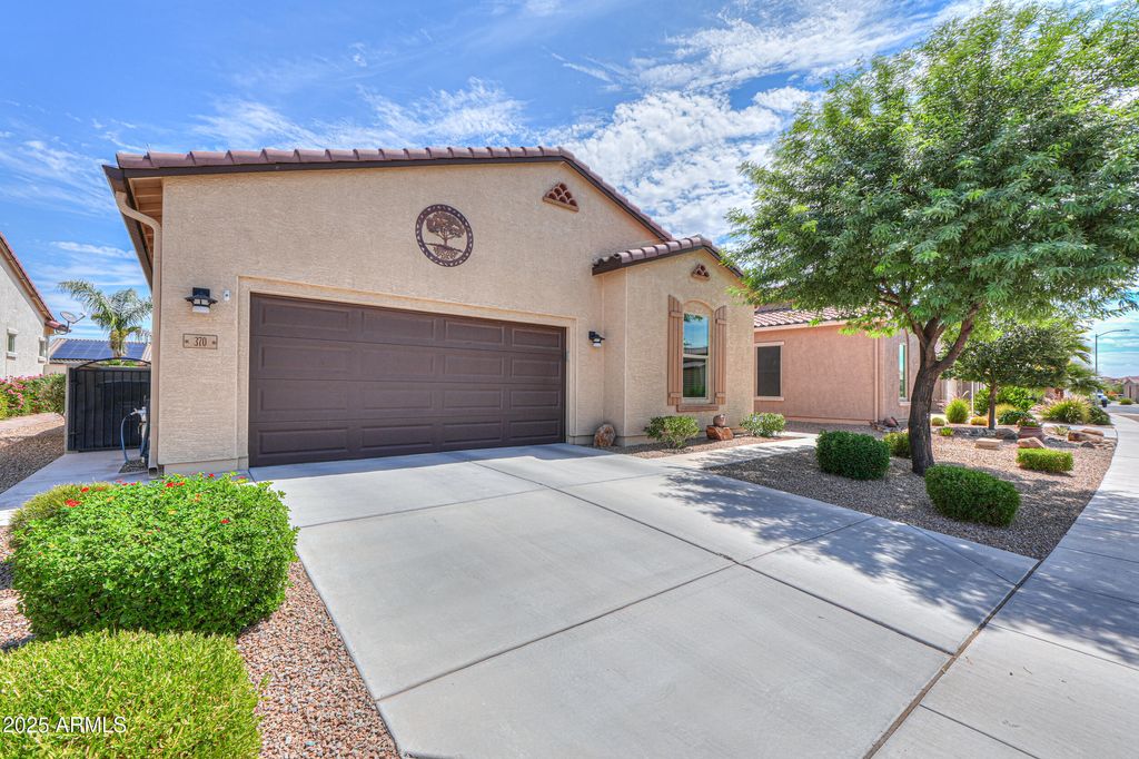 Photo of 370 N Rainbow Way, Casa Grande, AZ 85194 (MLS # 6913748)