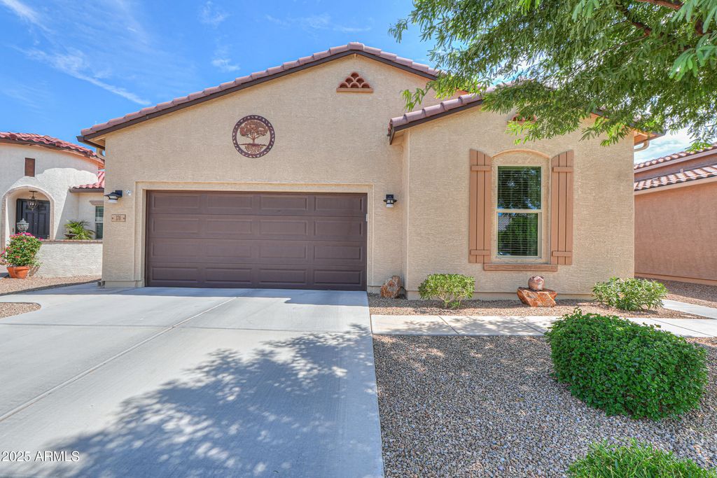 Photo of 370 N Rainbow Way, Casa Grande, AZ 85194 (MLS # 6913748)