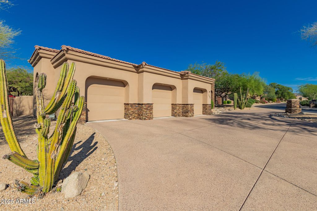 Photo of 12090 E Paradise Drive, Scottsdale, AZ 85259 (MLS # 6948968)